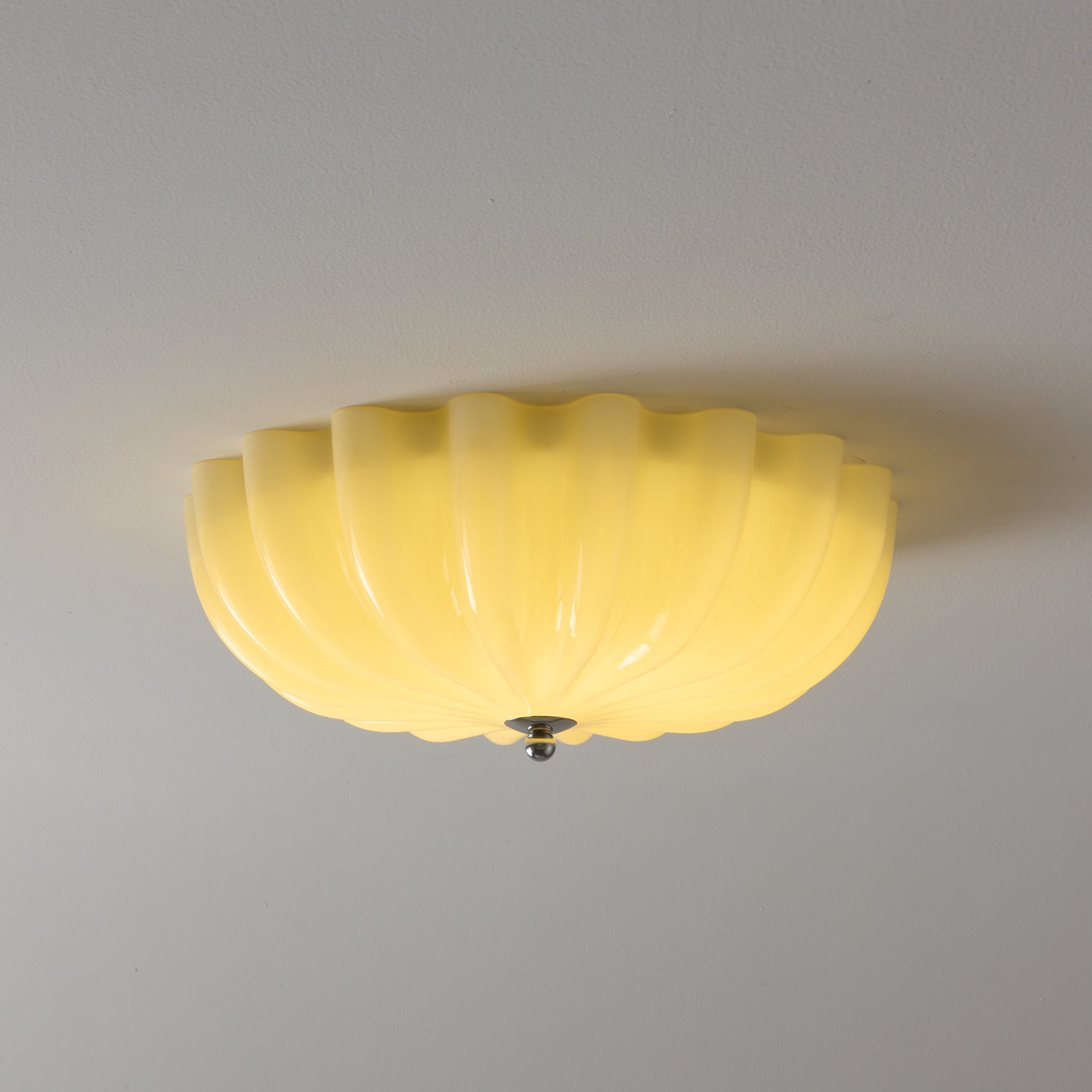 WOW Dewdrop Shell Ceiling Light