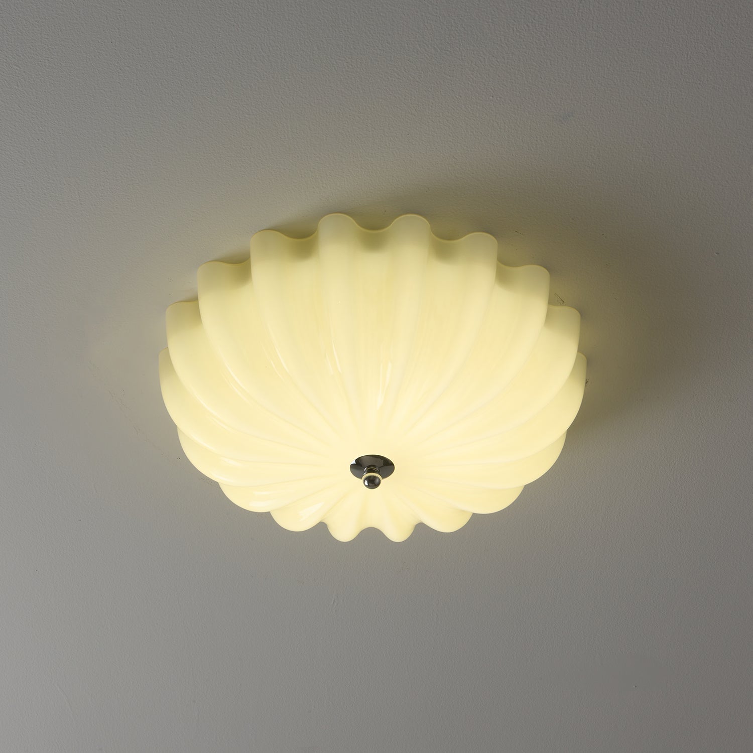 WOW Dewdrop Shell Ceiling Light