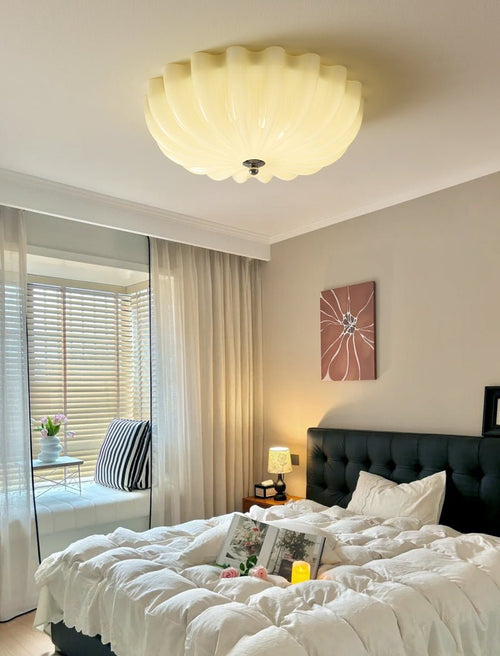 WOW Dewdrop Shell Ceiling Light