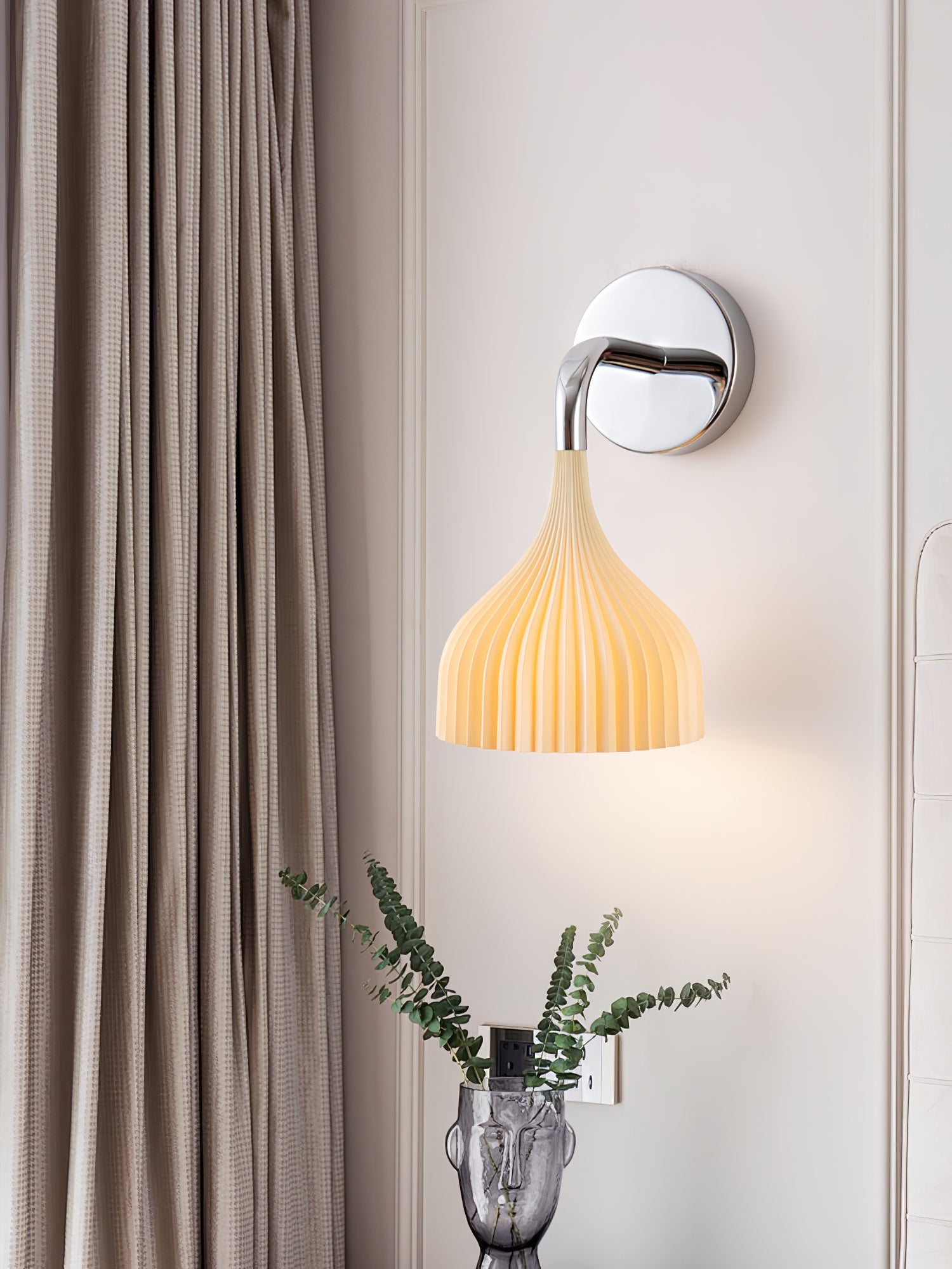 WOW E Wall Lamp