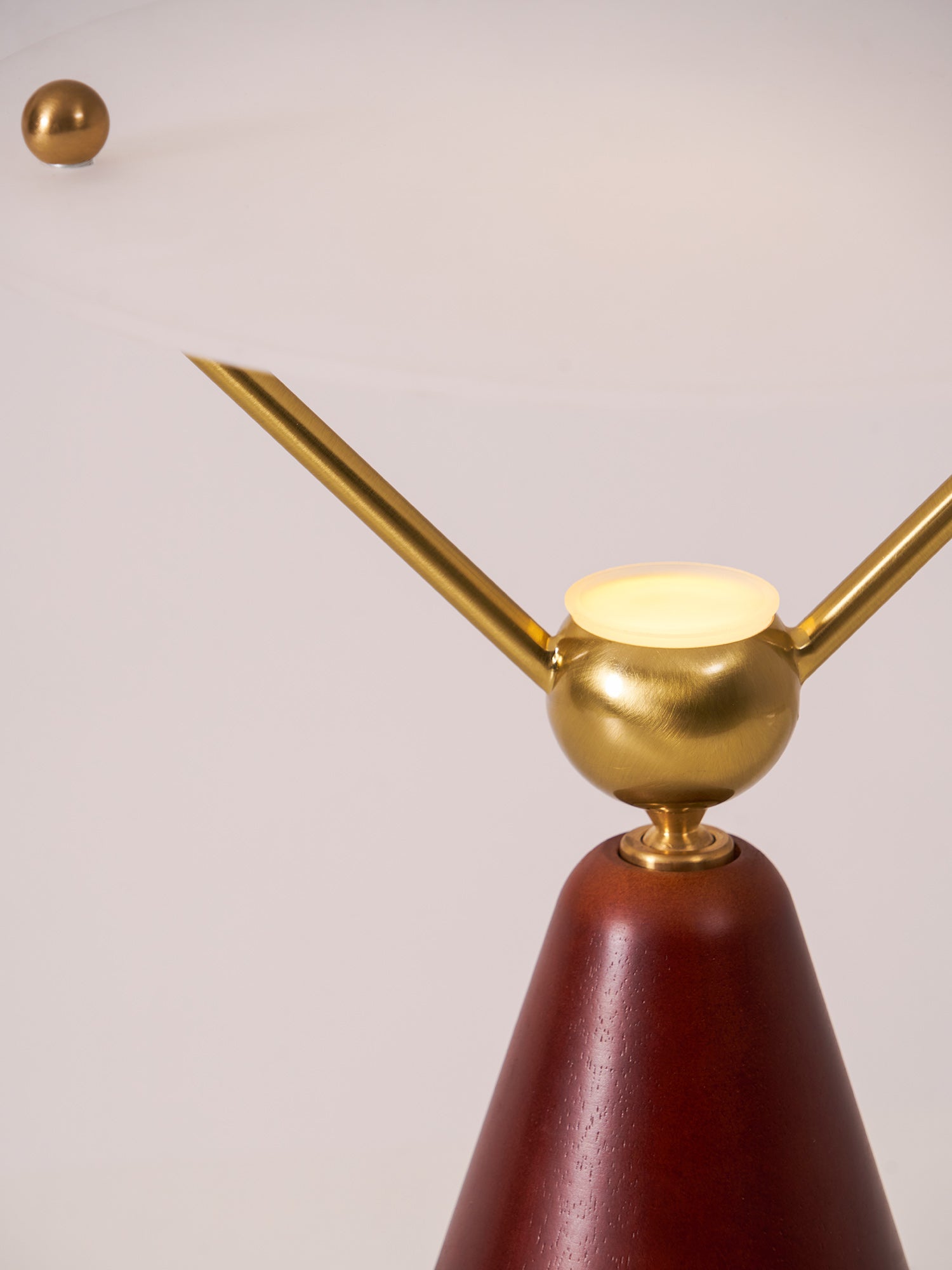 WOW Equoray Table Lamp