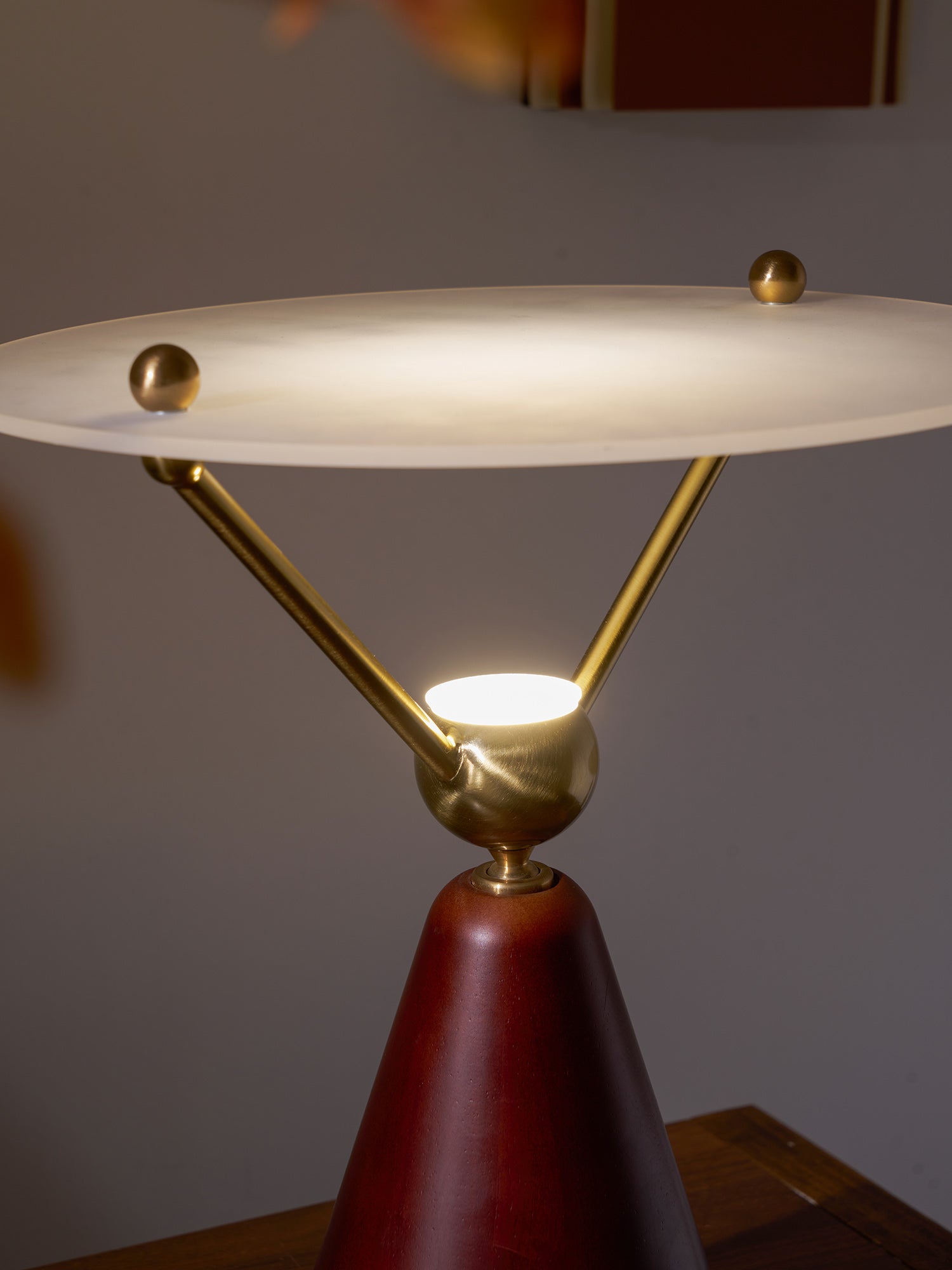 WOW Equoray Table Lamp