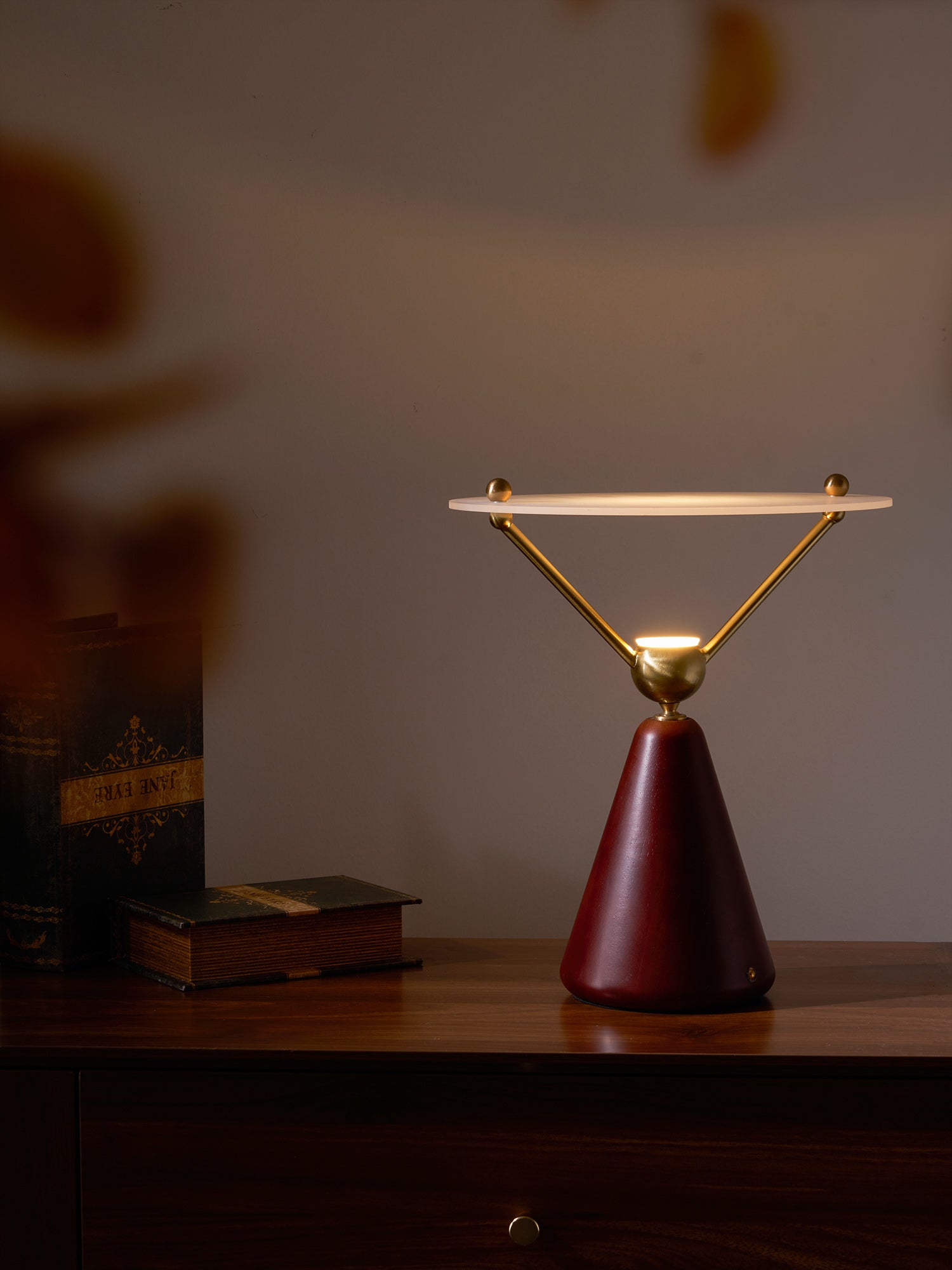 WOW Equoray Table Lamp