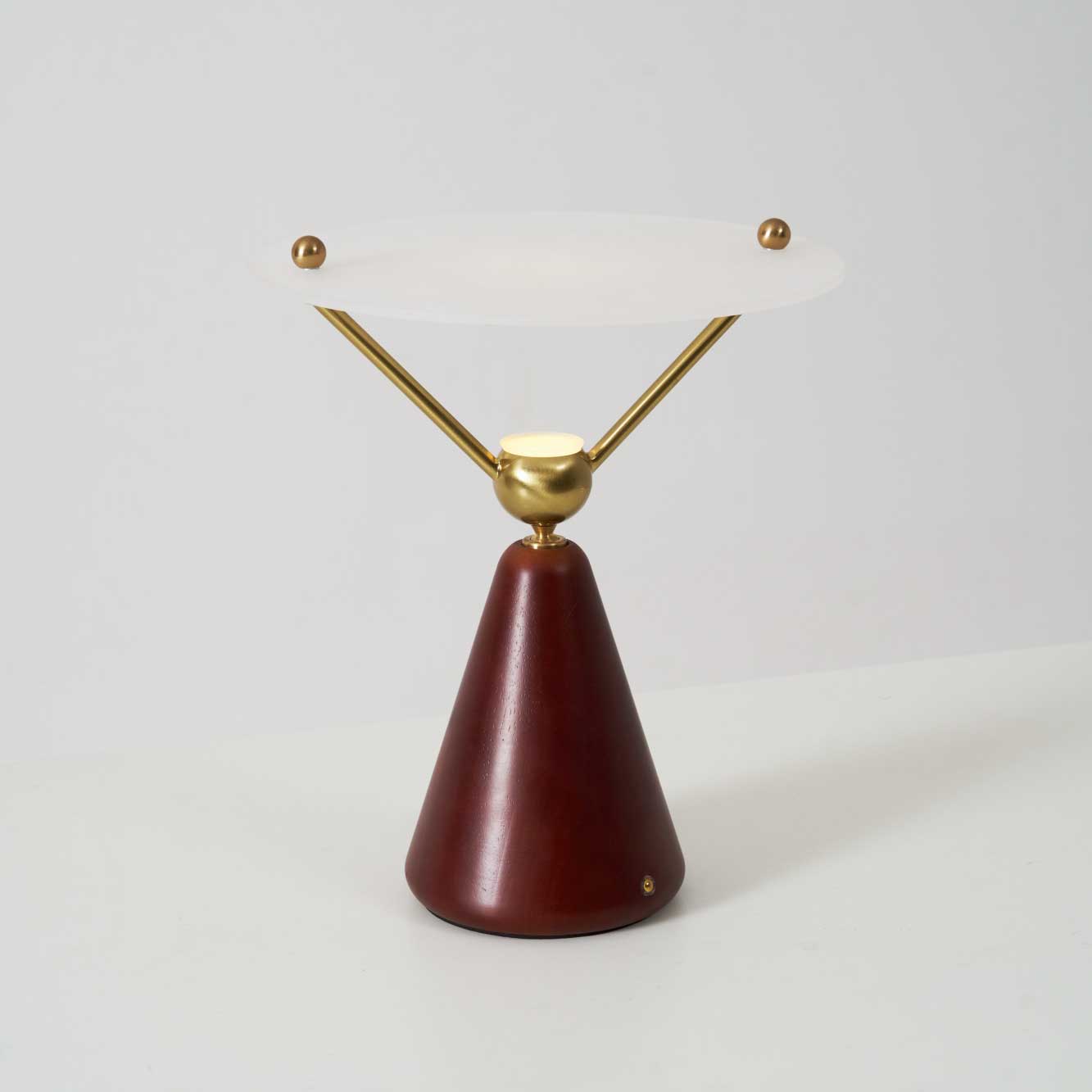 WOW Equoray Table Lamp