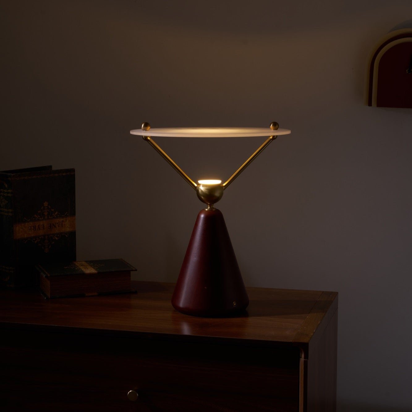 WOW Equoray Table Lamp