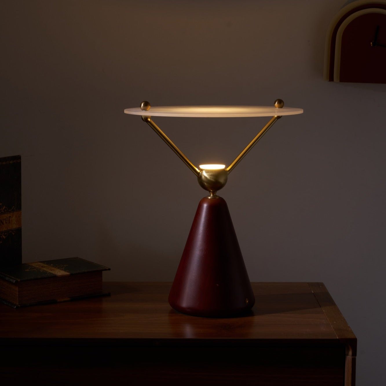 WOW Equoray Table Lamp