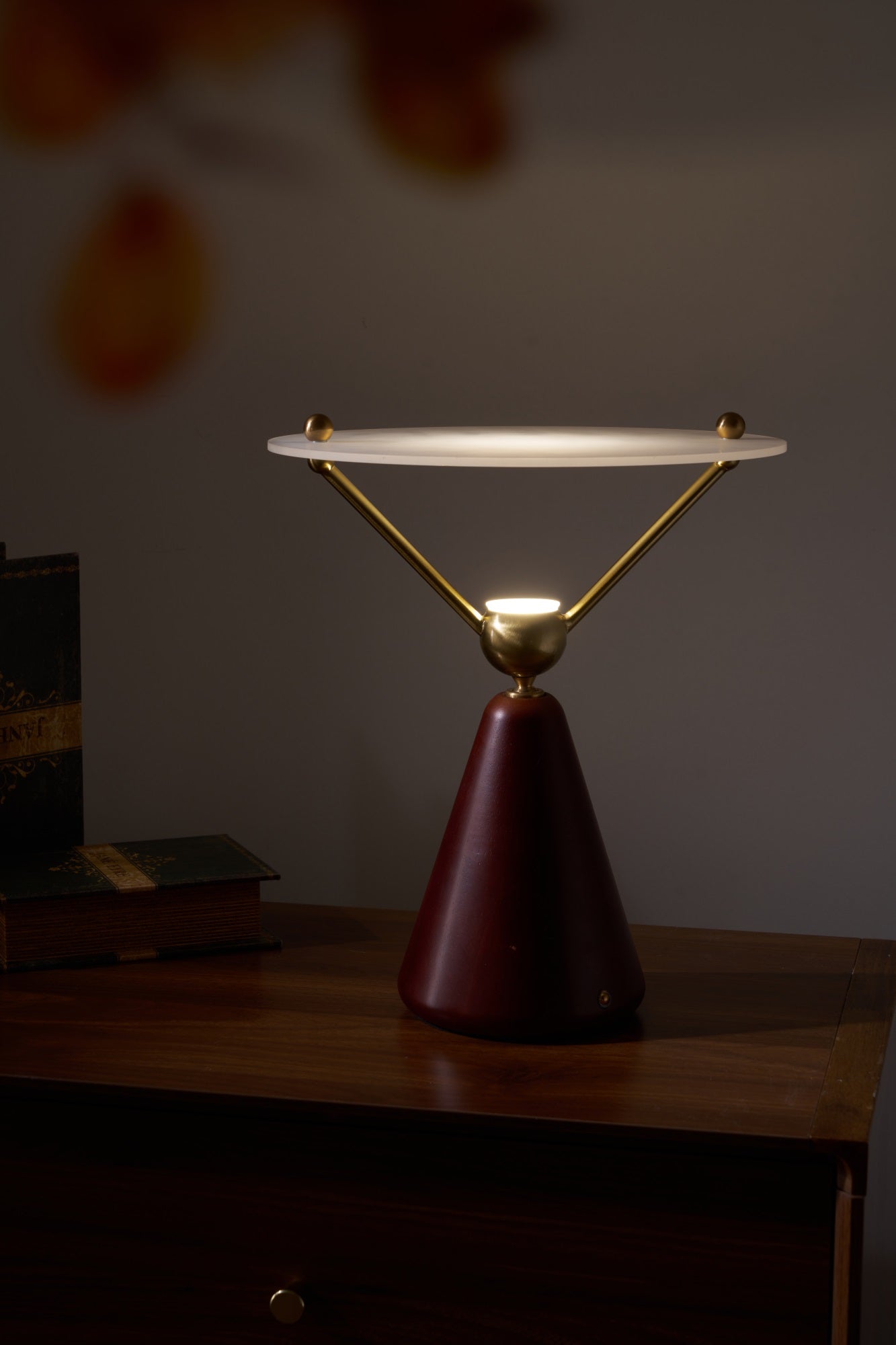 WOW Equoray Table Lamp