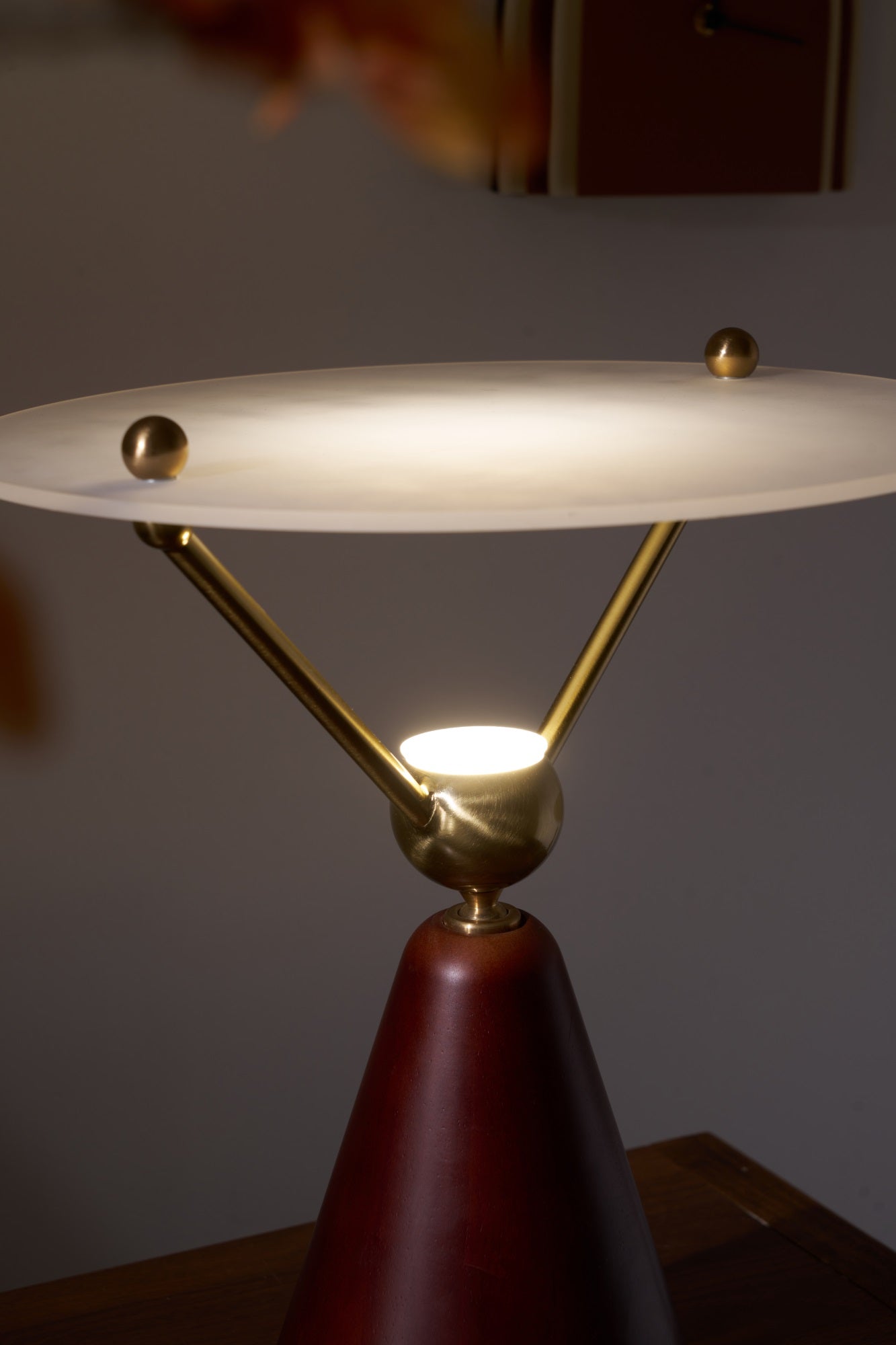 WOW Equoray Table Lamp