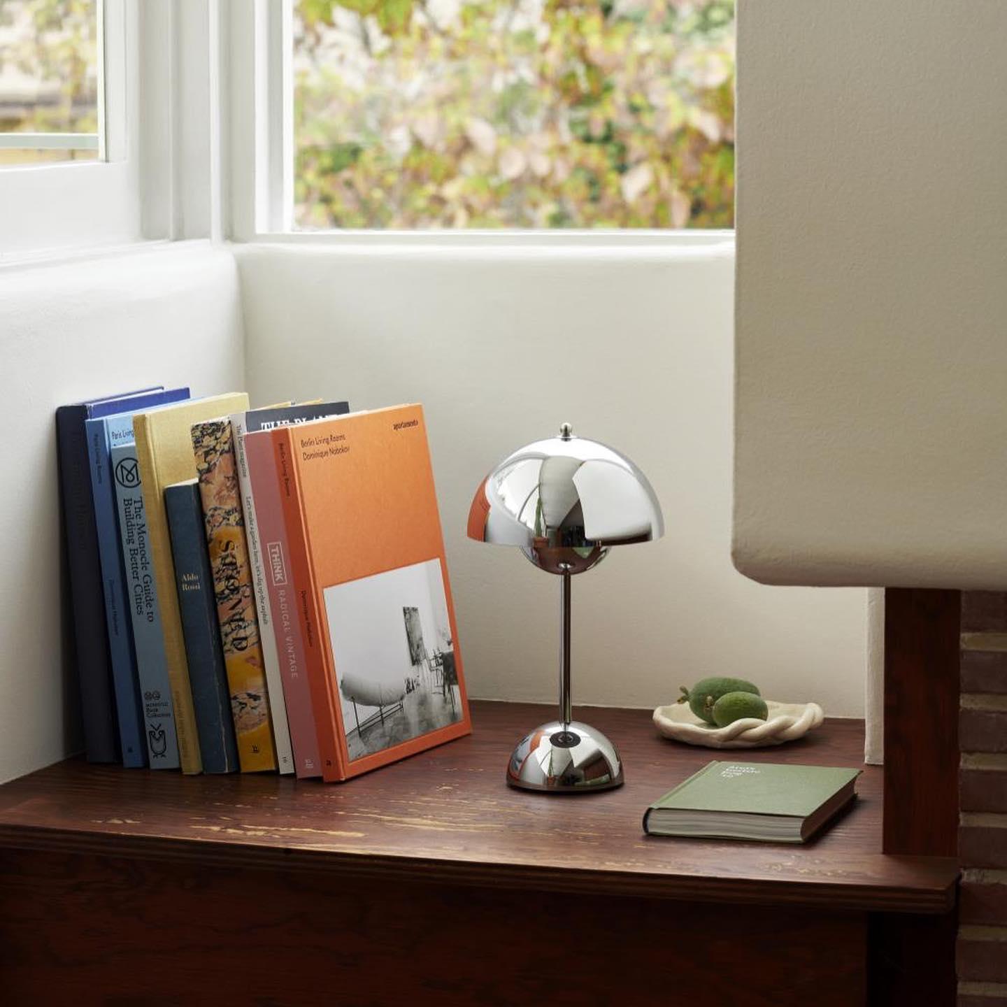 Rechargeable LED small desk lamp