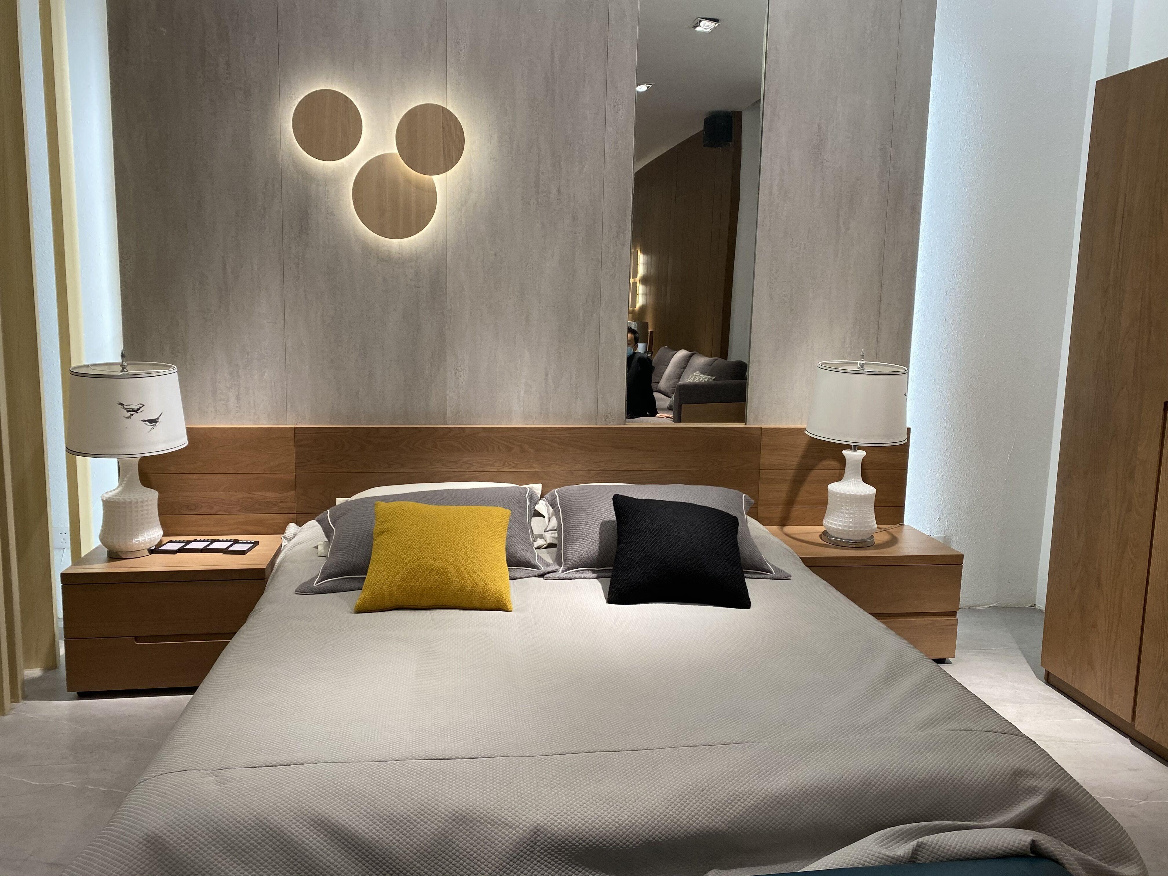 WOW Geometric Disc Wall Lamp