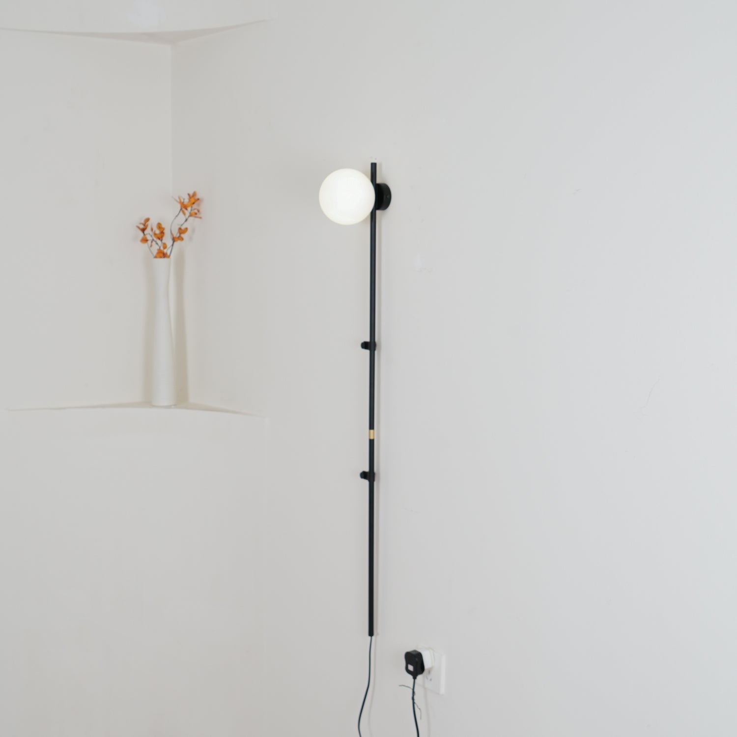 WOW Funiculi Plug In Wall Lamp