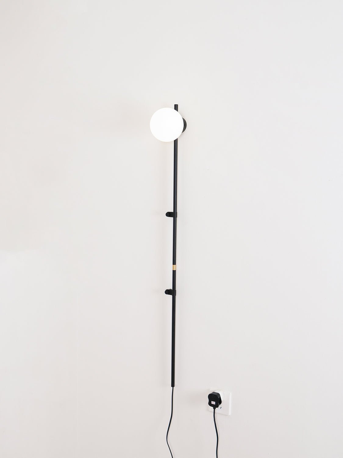 WOW Funiculi Plug In Wall Lamp