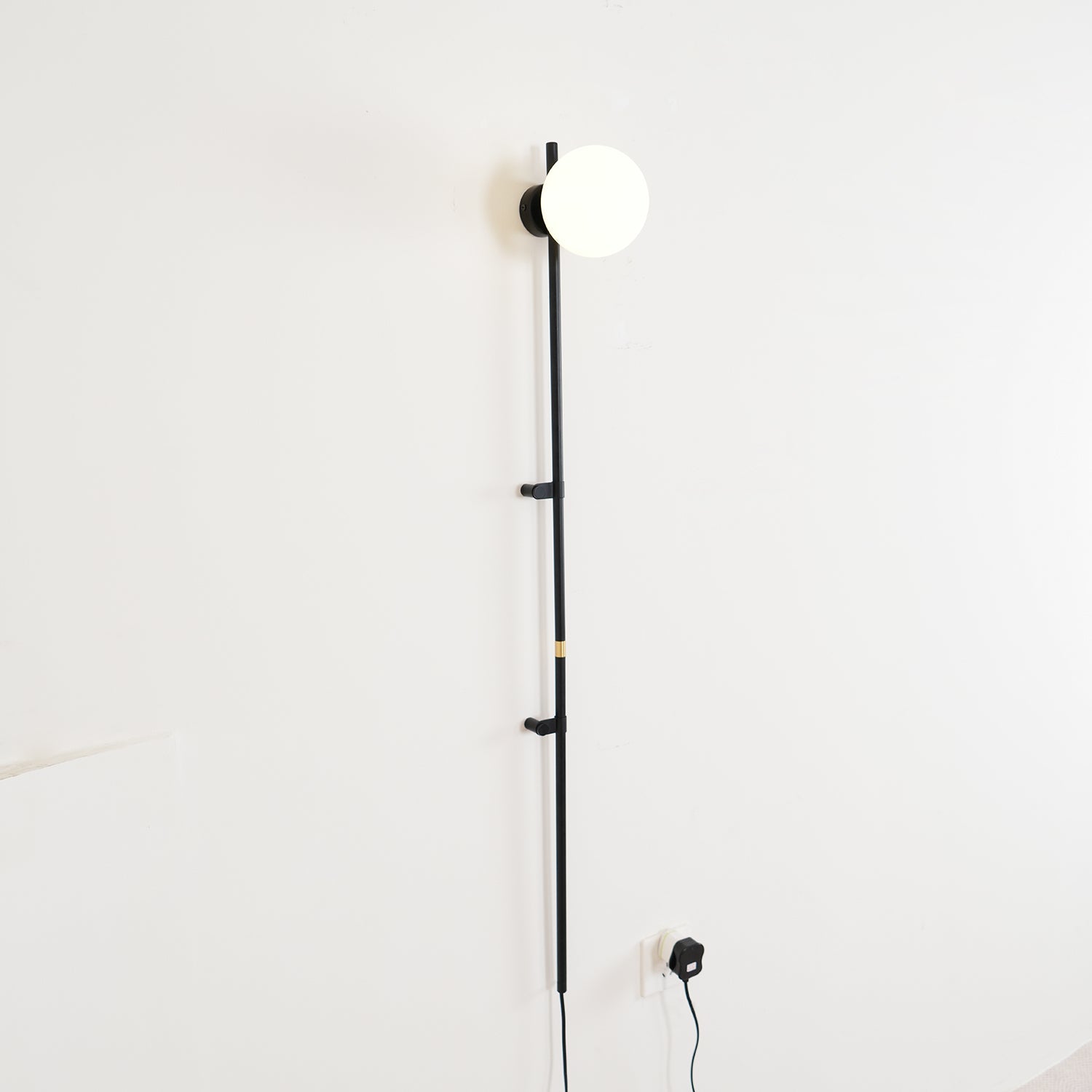 WOW Funiculi Plug In Wall Lamp