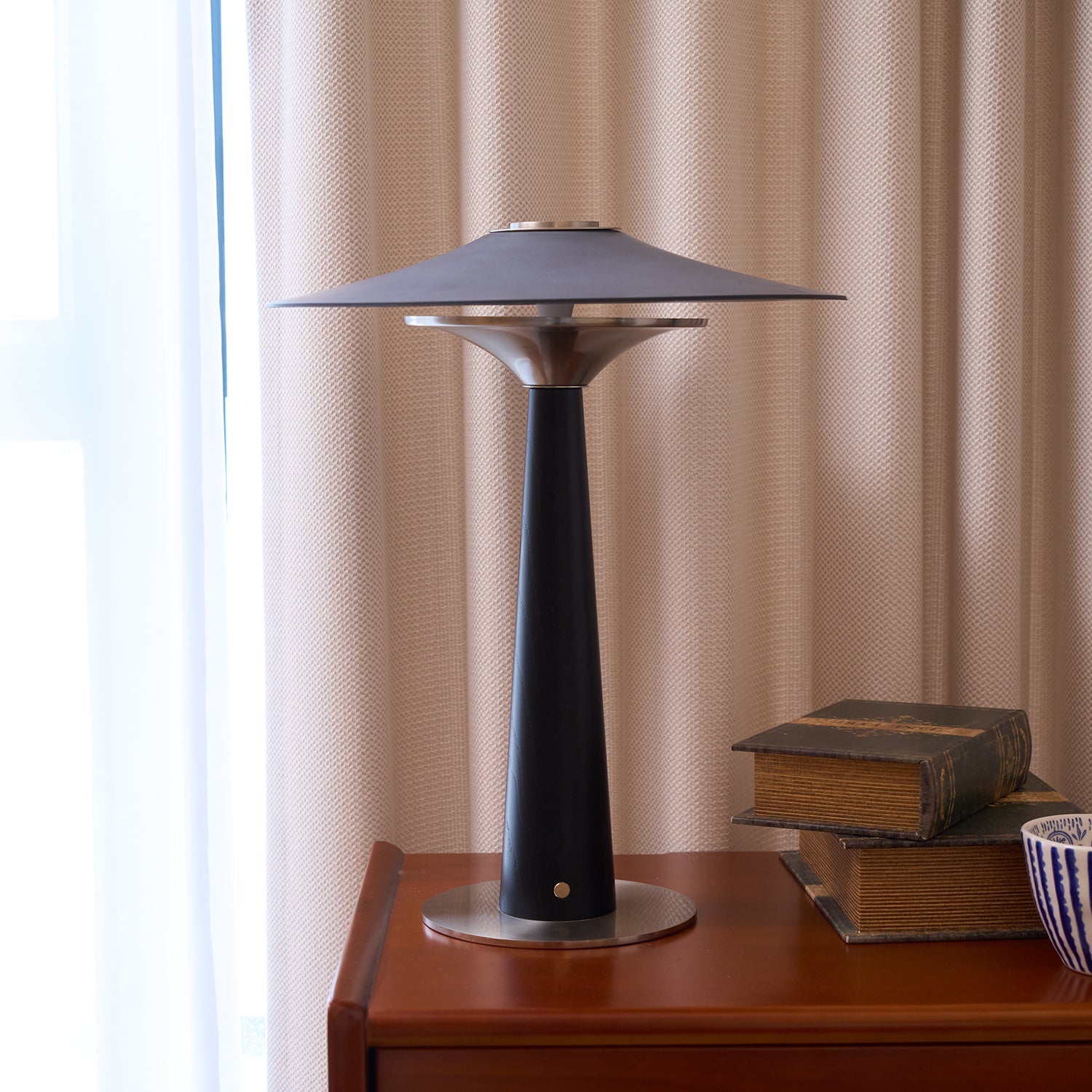 WOW Kizu Peak Table Lamp