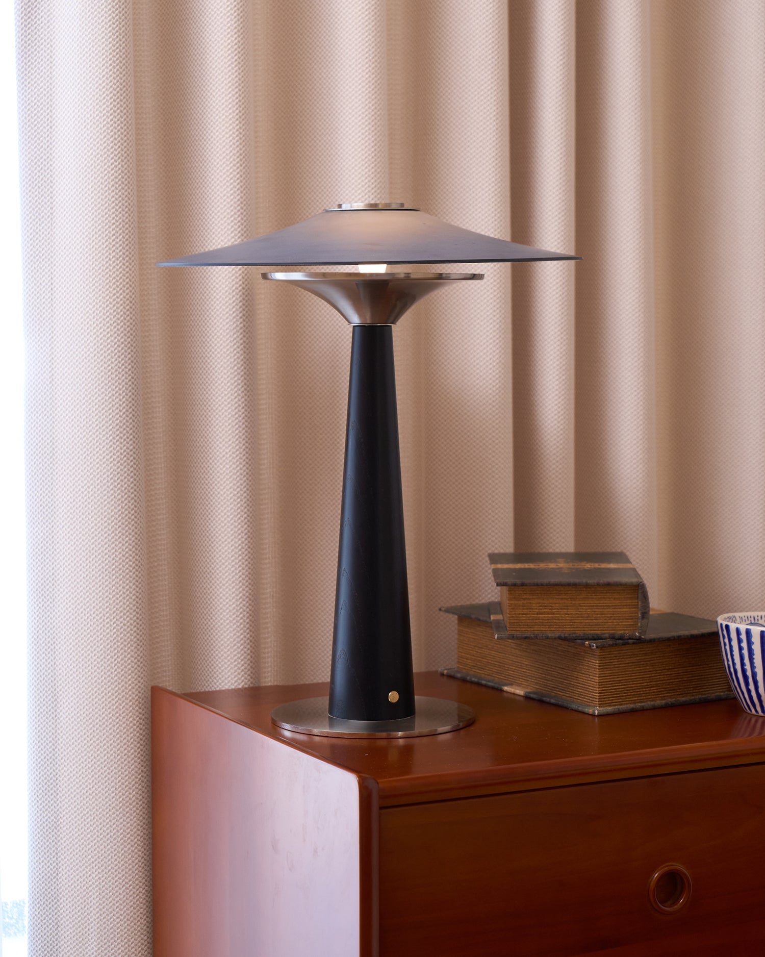 WOW Kizu Peak Table Lamp