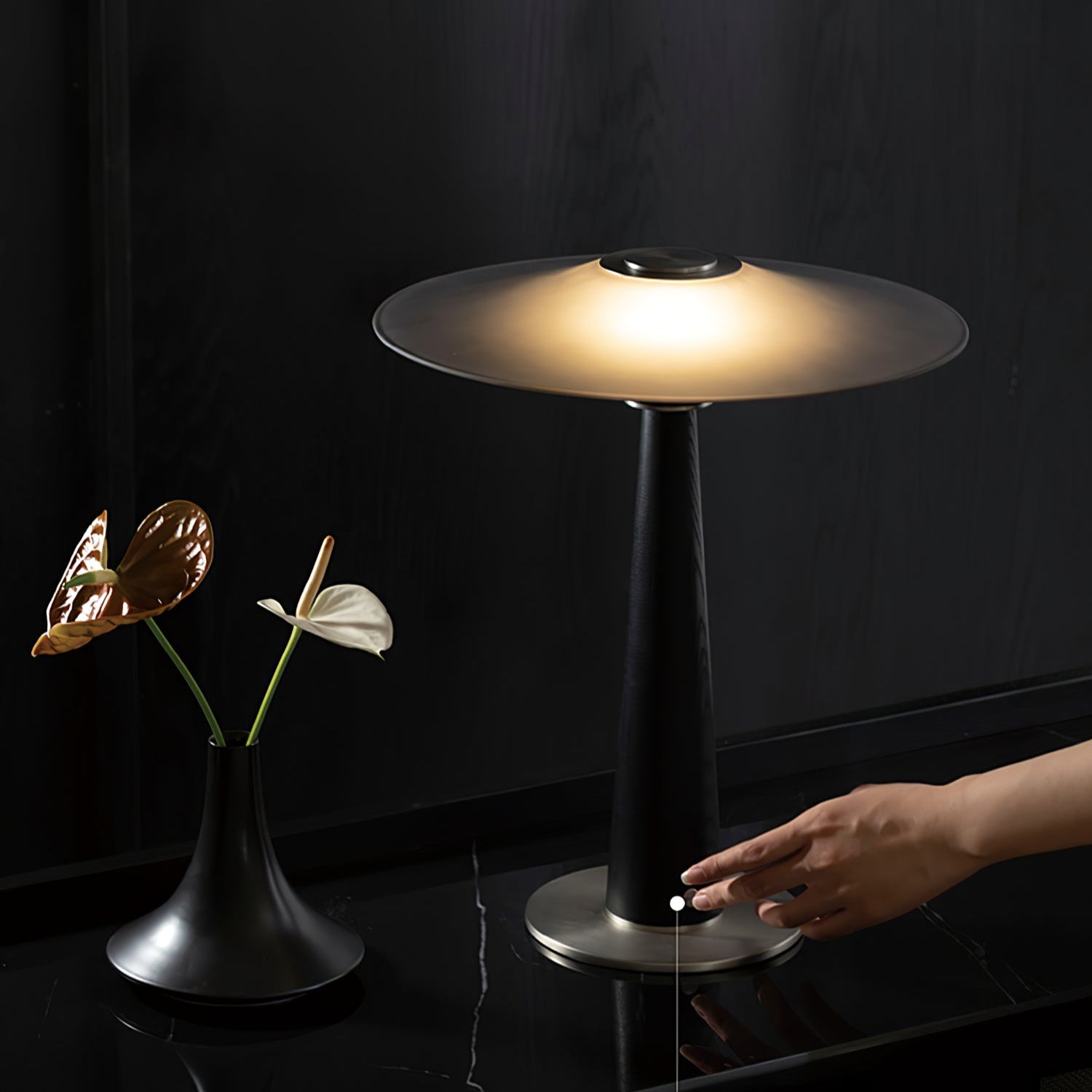 WOW Kizu Peak Table Lamp