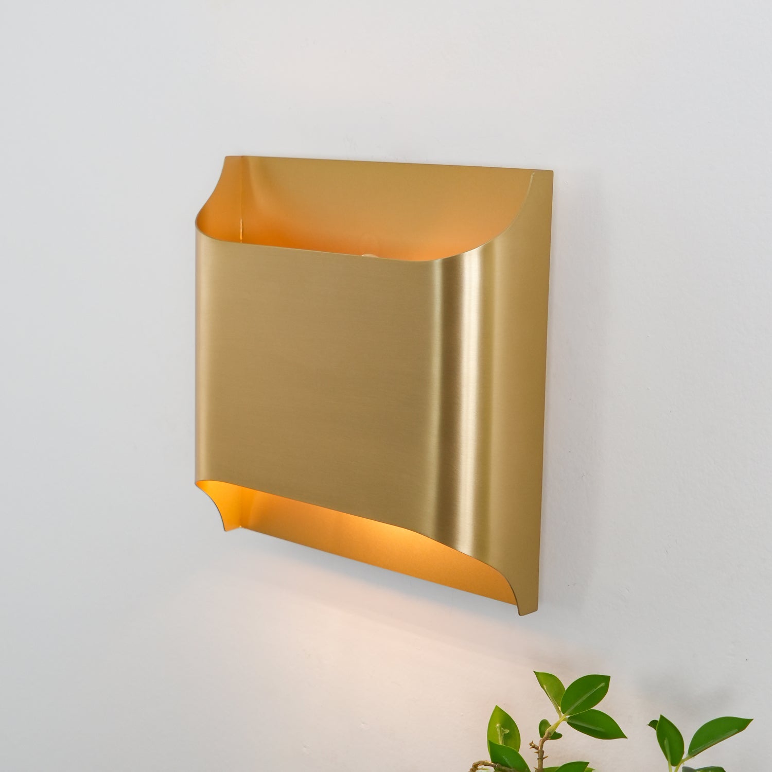 WOW Leclerc Brass Wall Lamp
