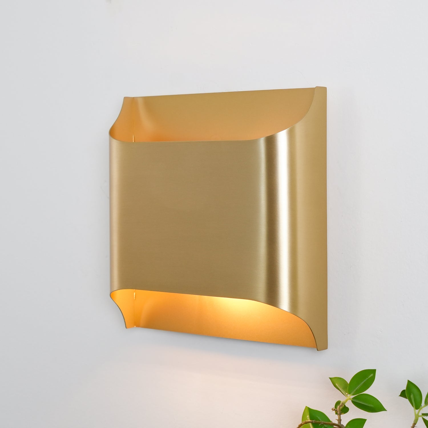 WOW Leclerc Brass Wall Lamp
