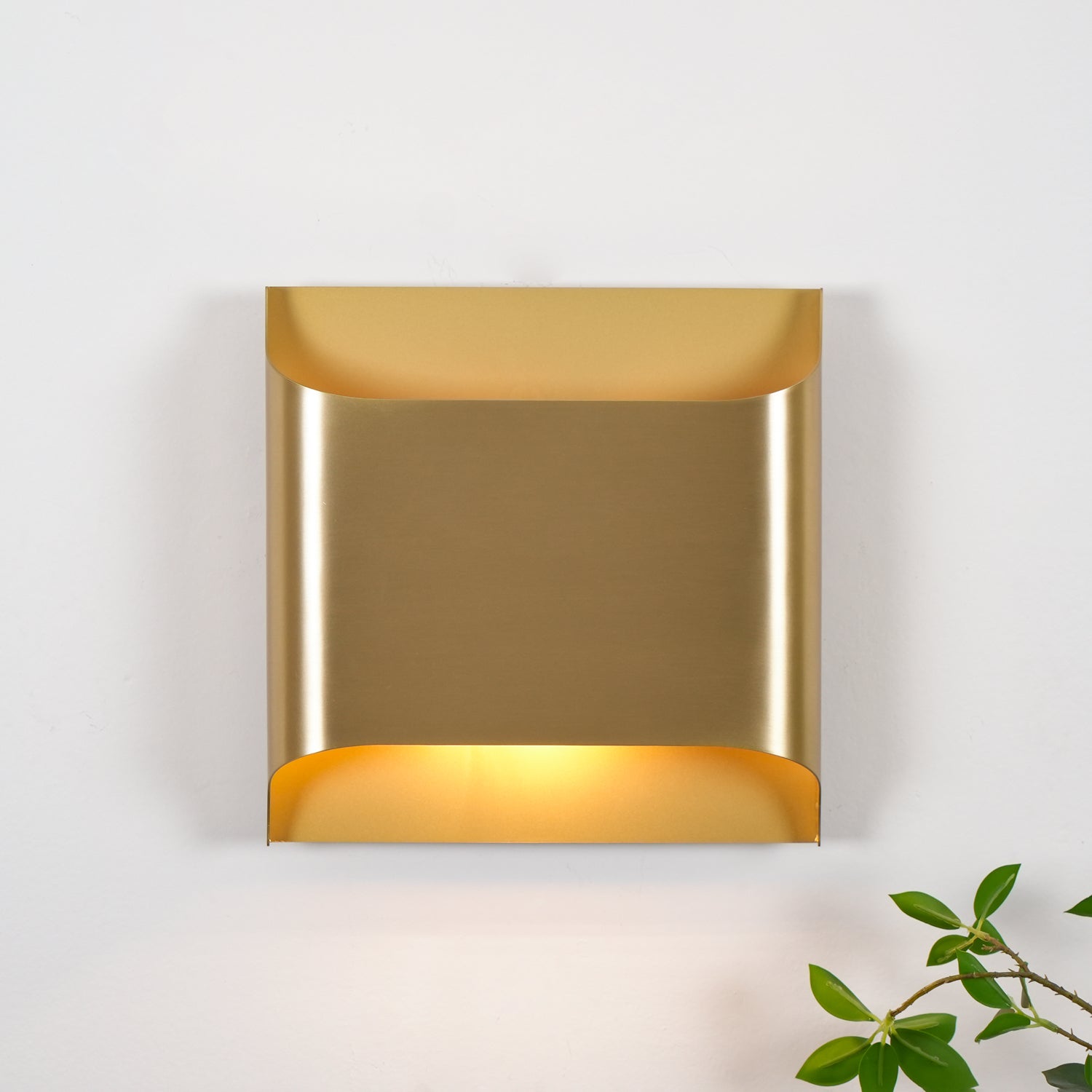 WOW Leclerc Brass Wall Lamp