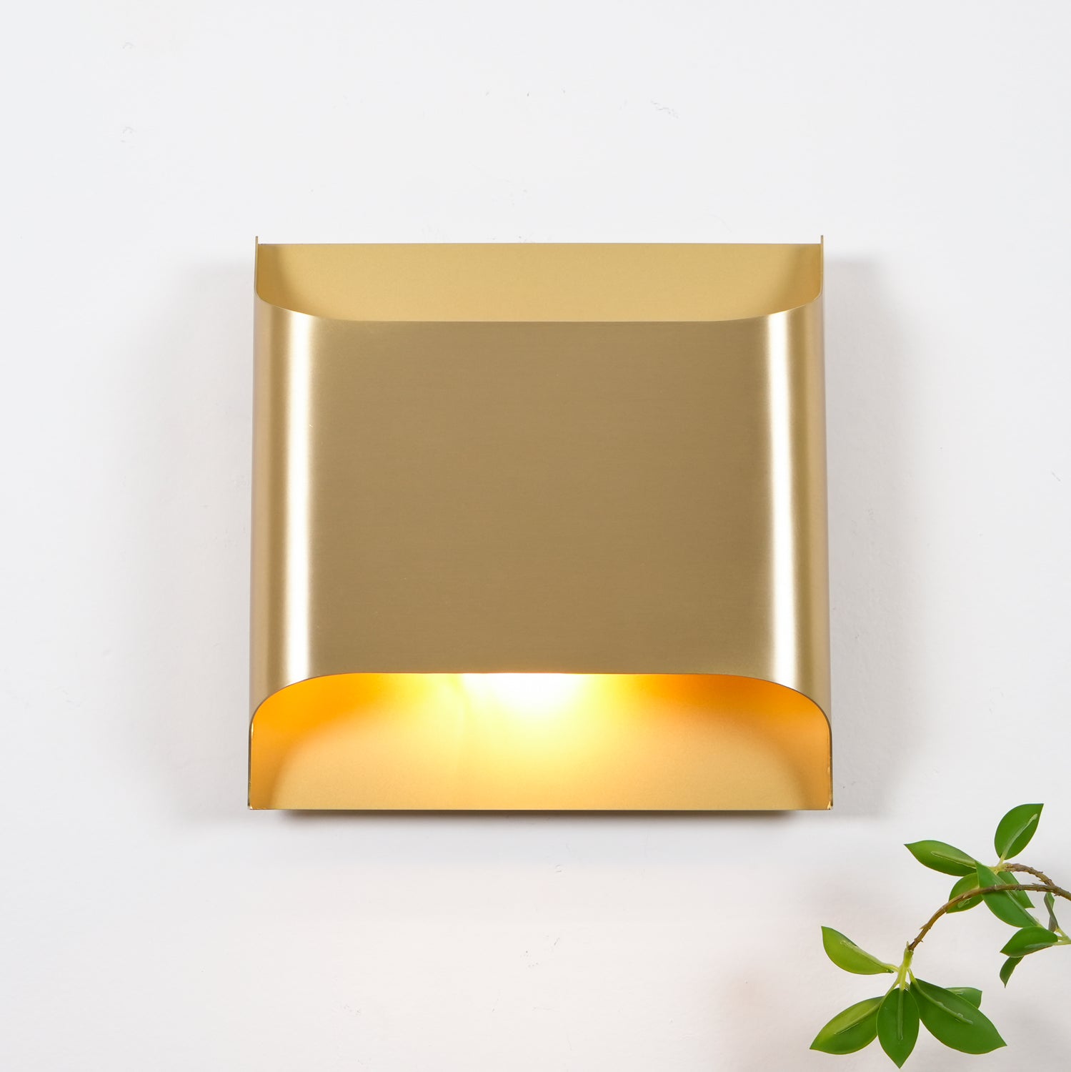 WOW Leclerc Brass Wall Lamp