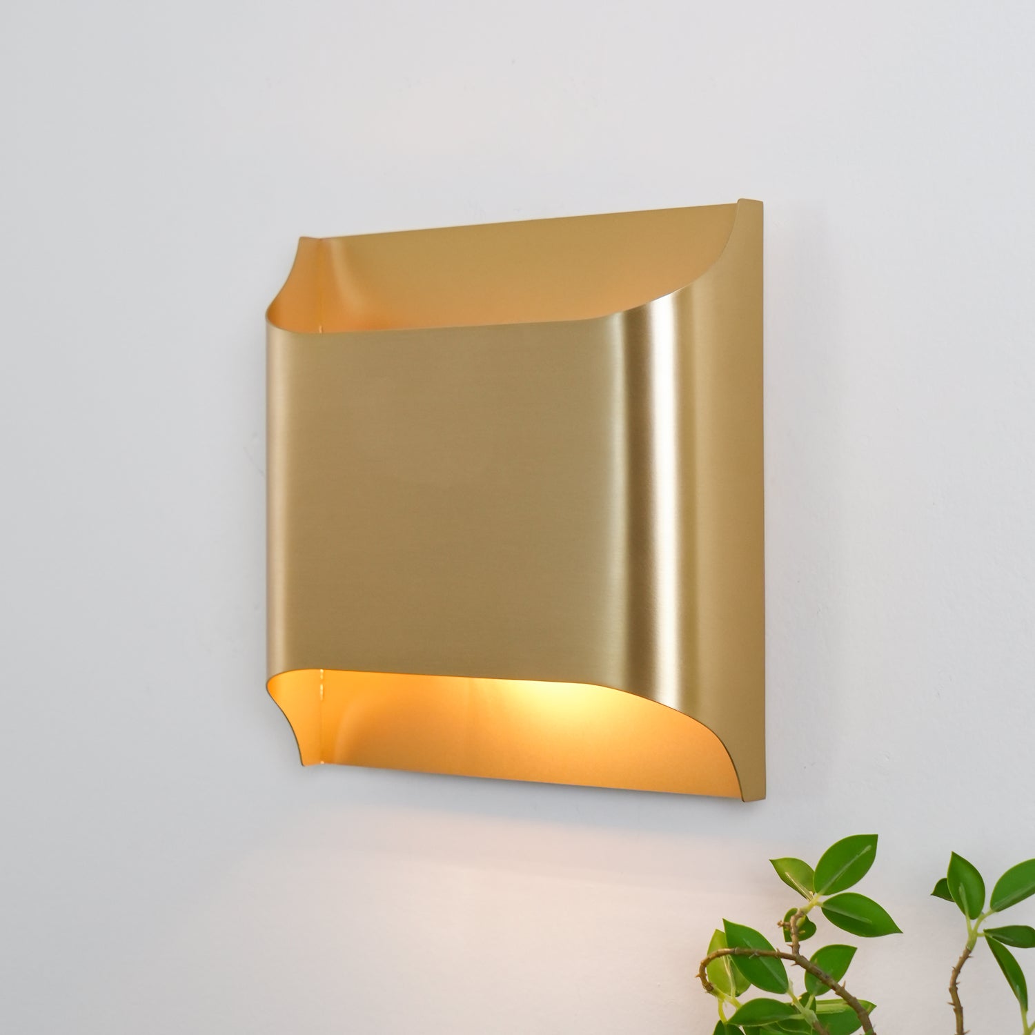 WOW Leclerc Brass Wall Lamp