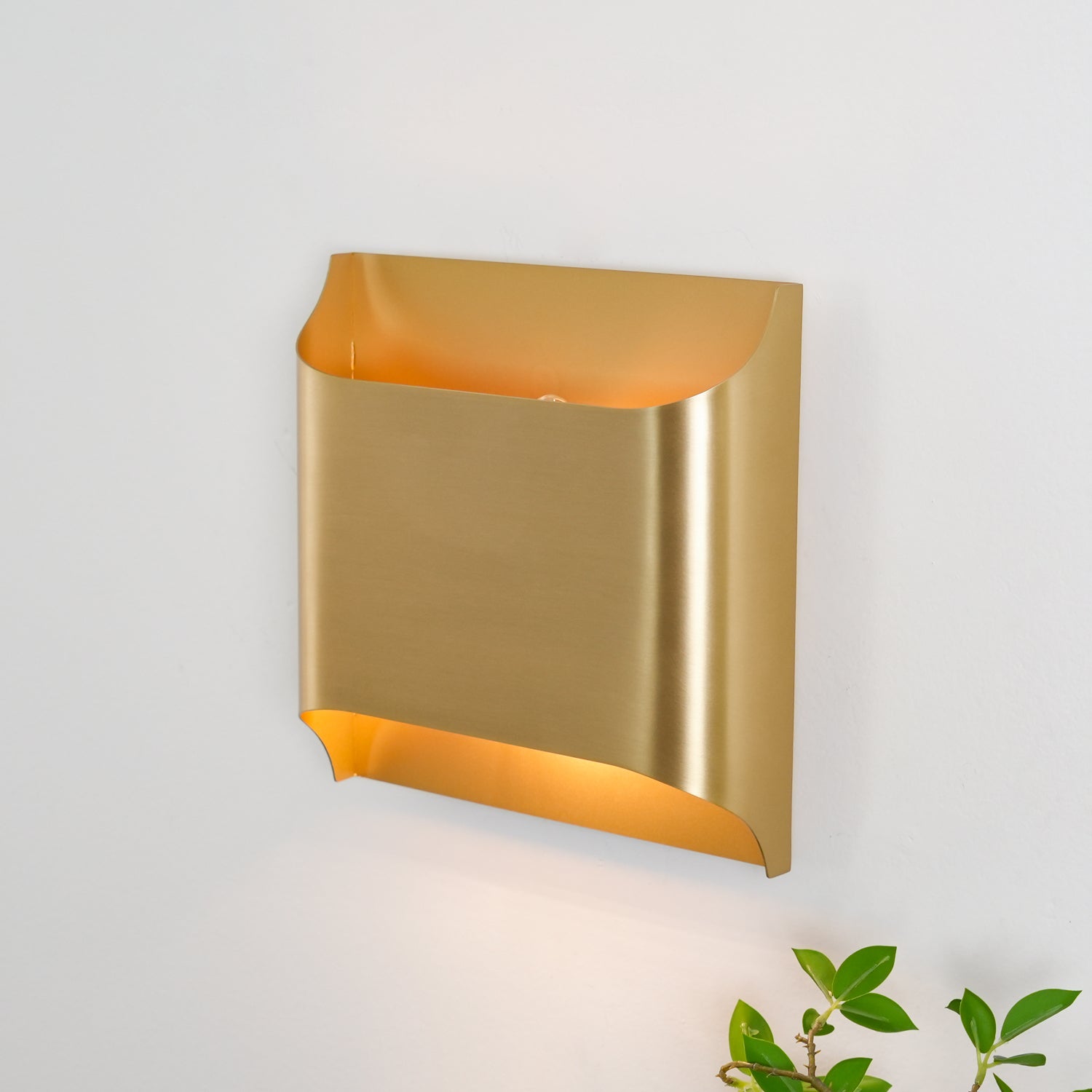 WOW Leclerc Brass Wall Lamp