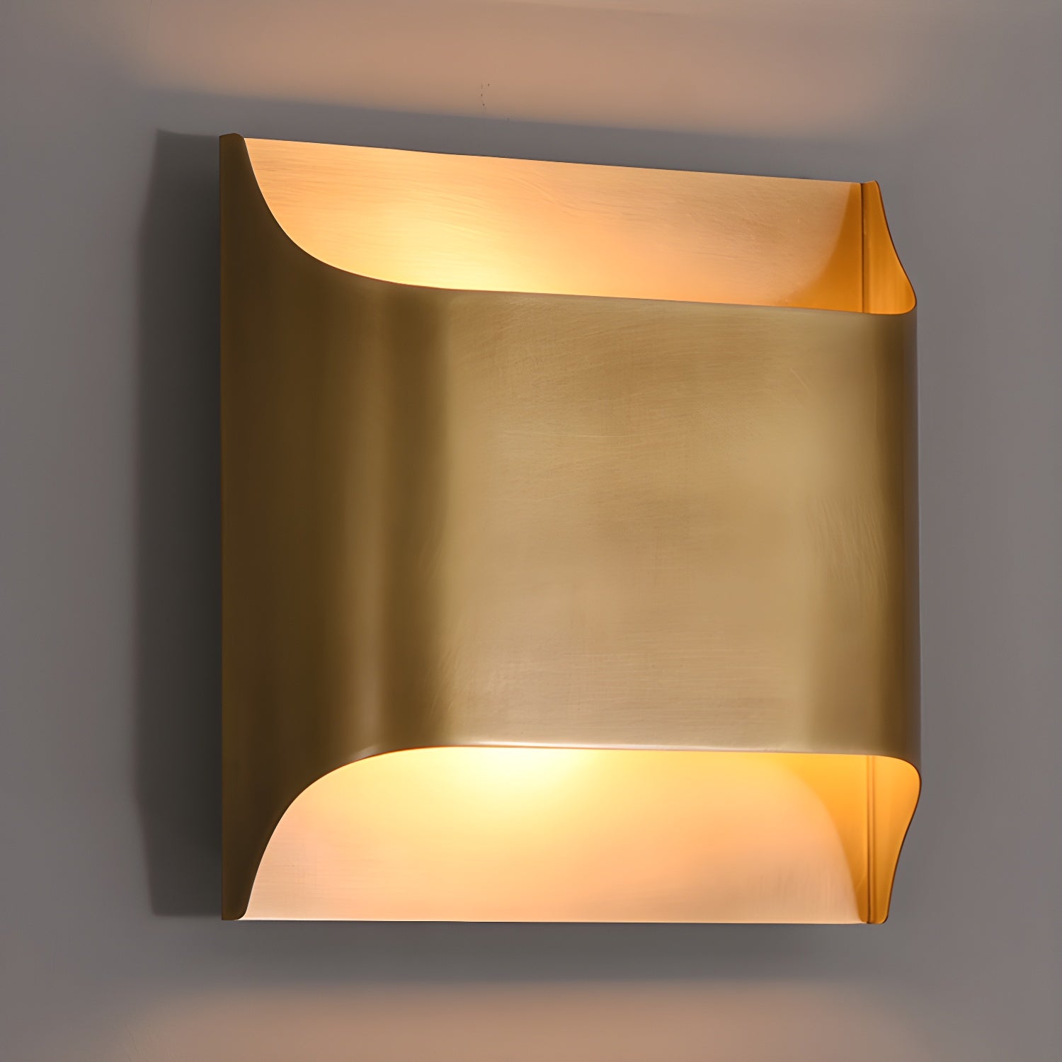 WOW Leclerc Brass Wall Lamp