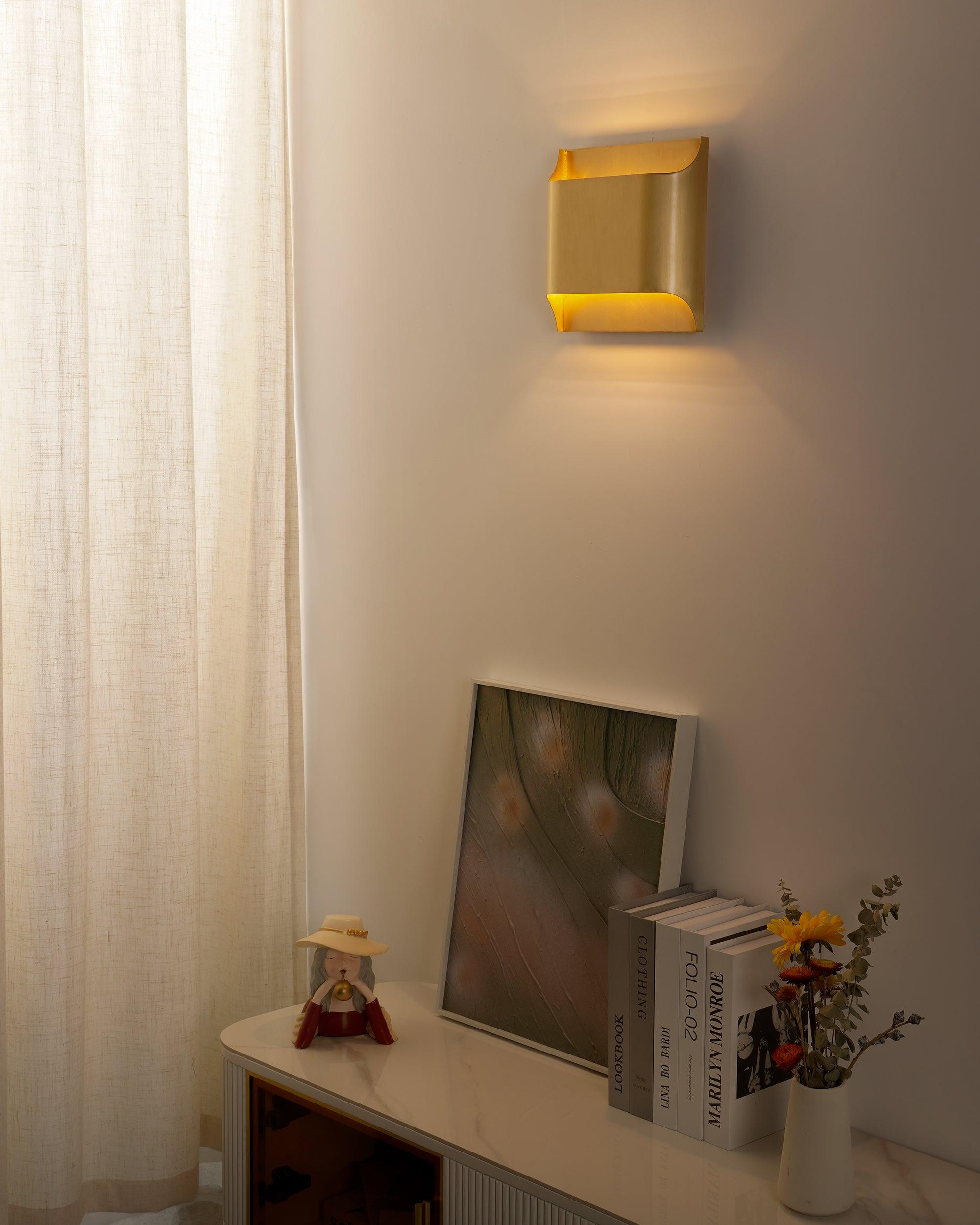 WOW Leclerc Brass Wall Lamp