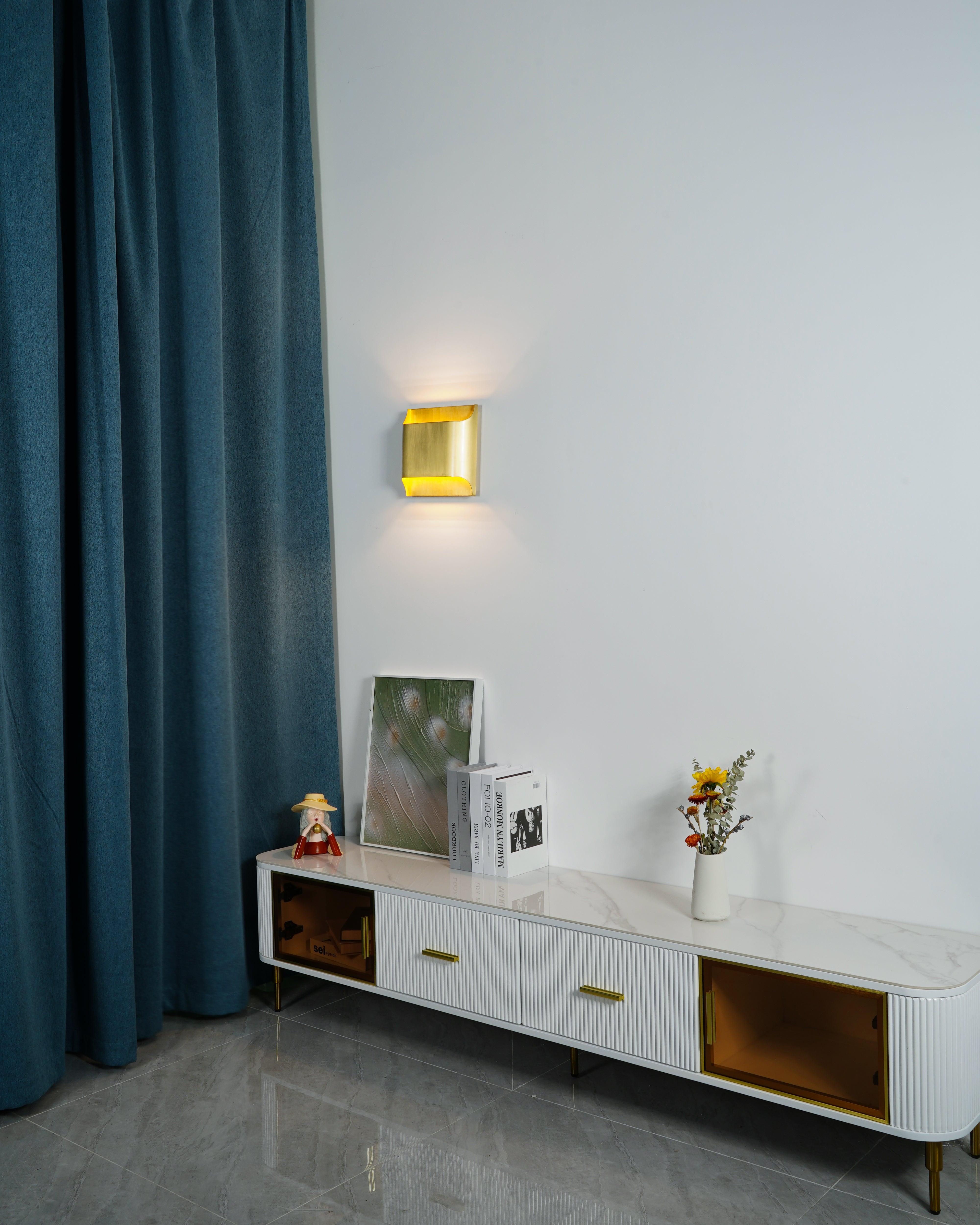 WOW Leclerc Brass Wall Lamp