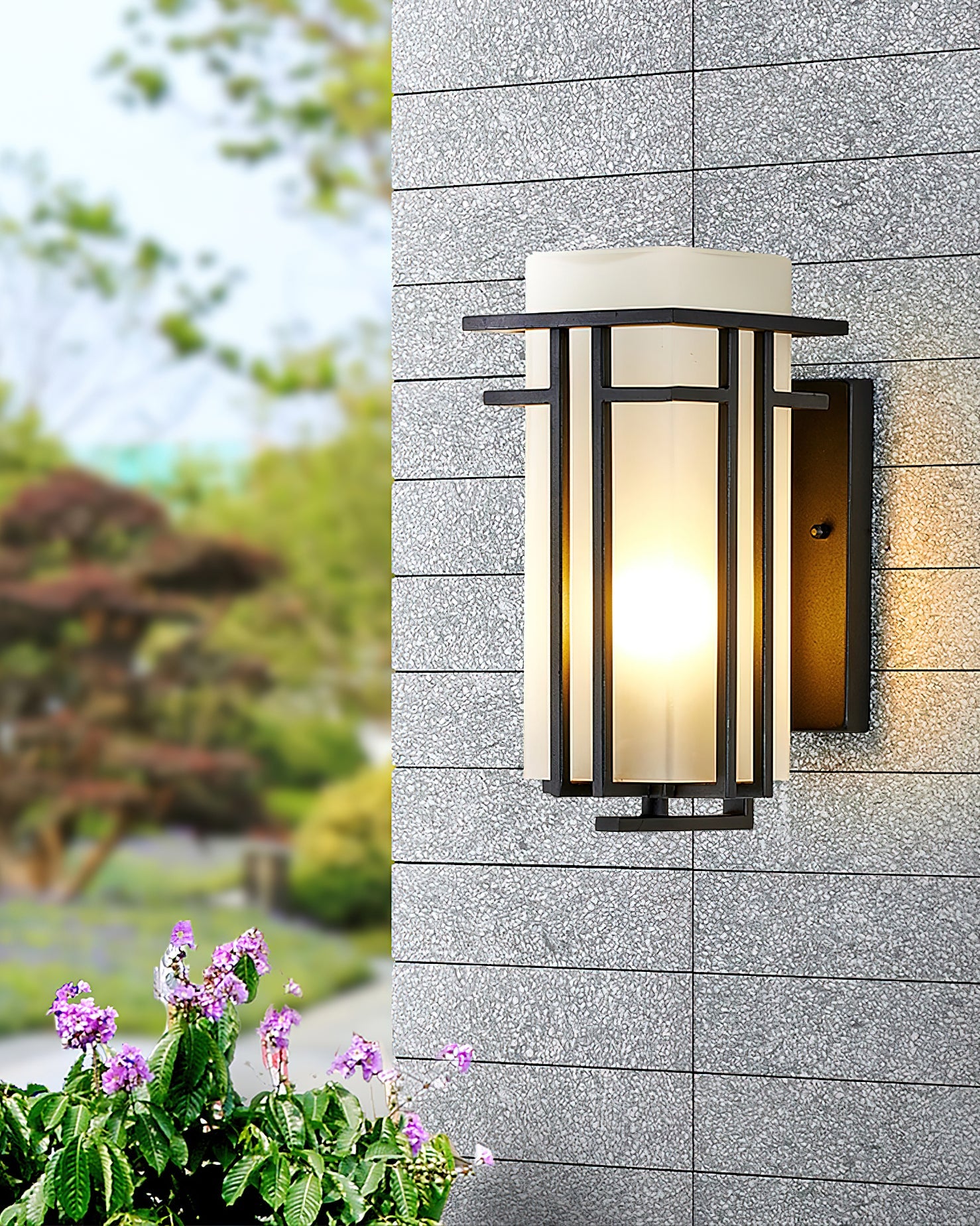 WOW Linden Outdoor Wall Lamp