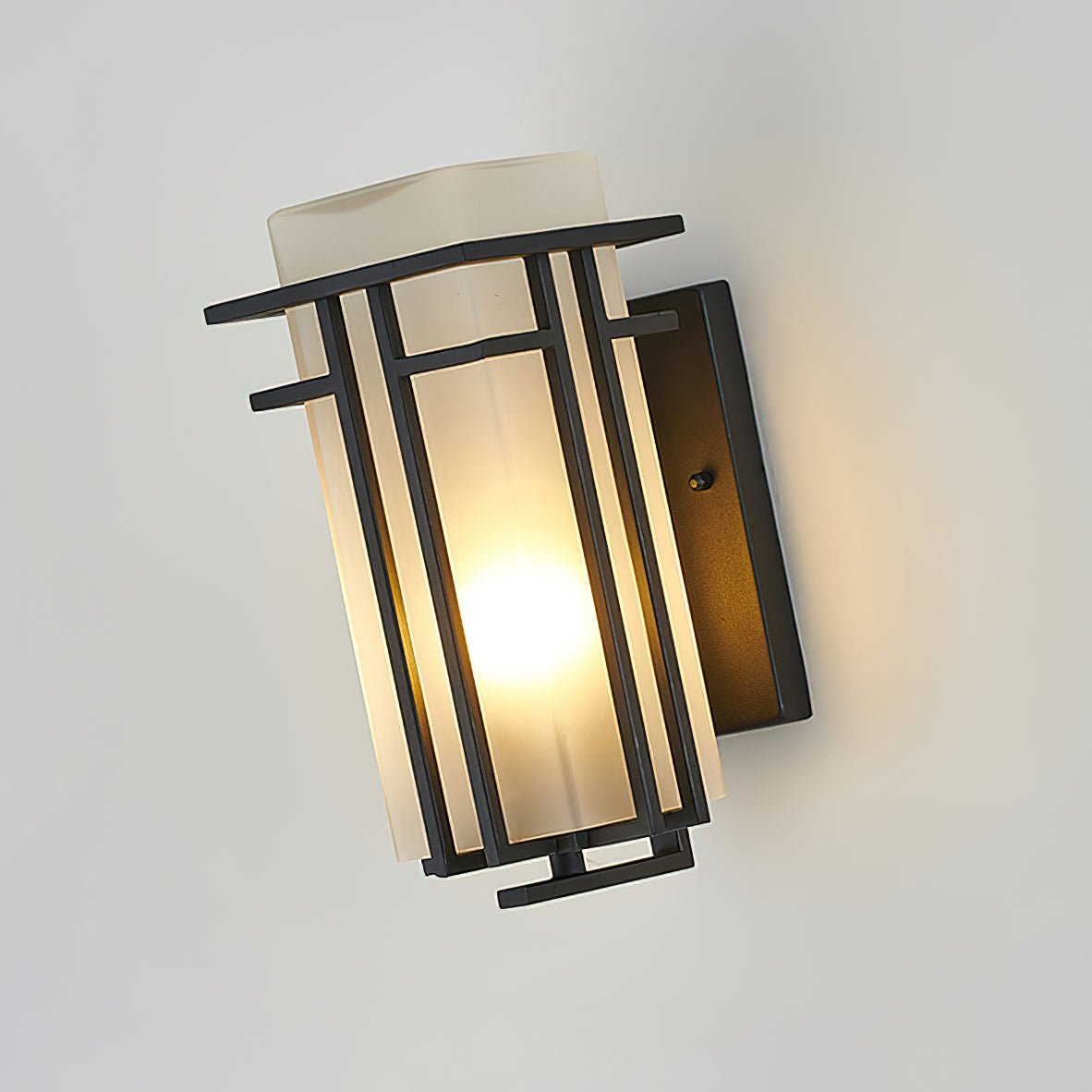 WOW Linden Outdoor Wall Lamp