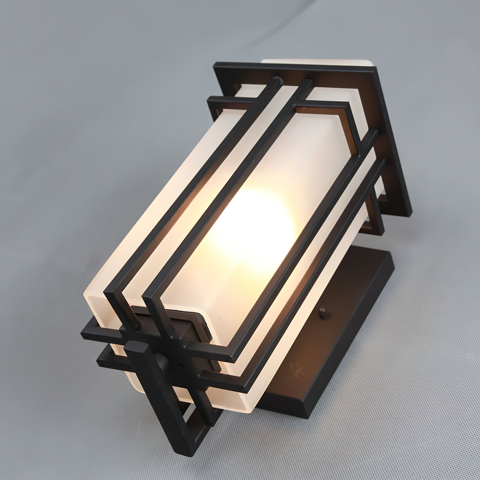 WOW Linden Outdoor Wall Lamp