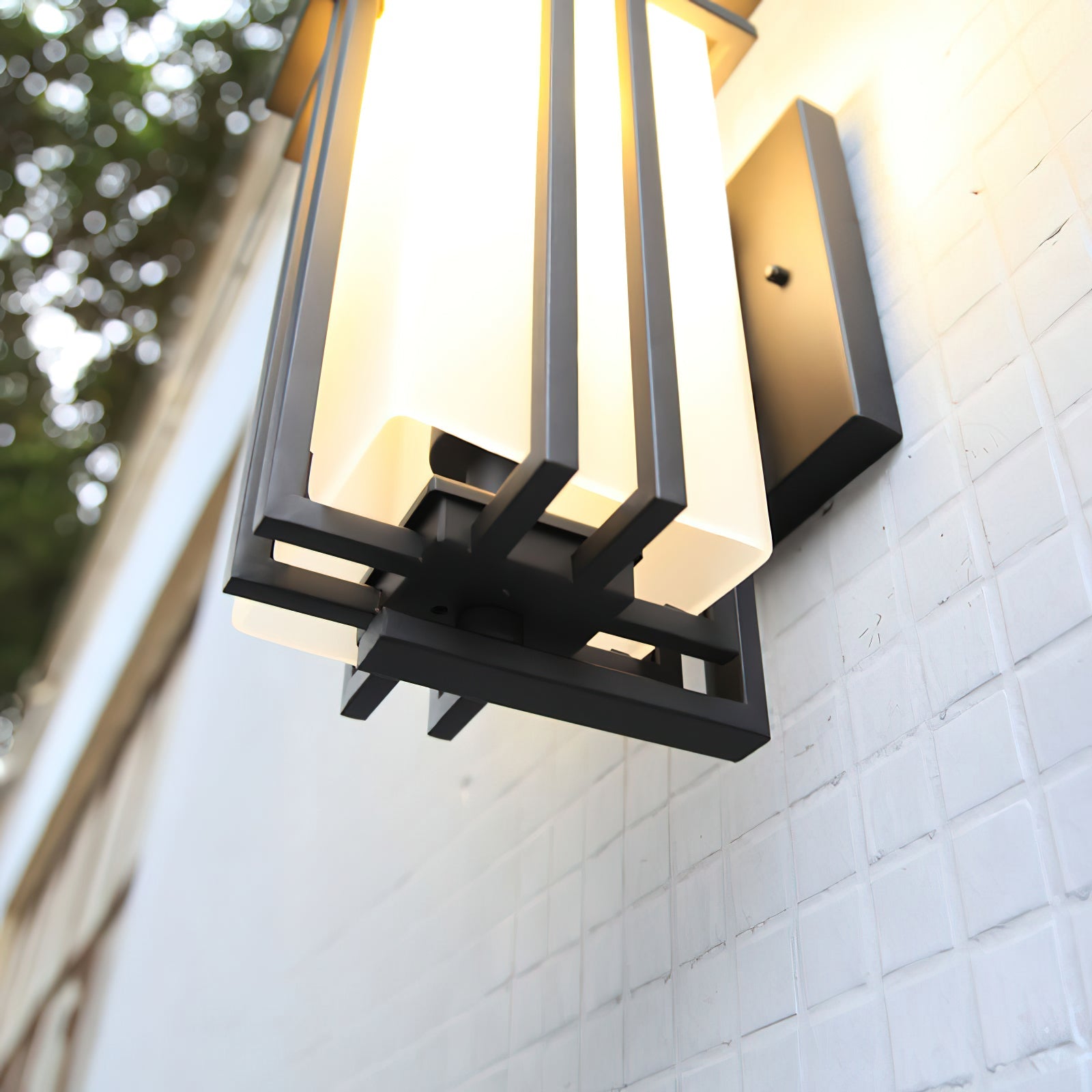 WOW Linden Outdoor Wall Lamp