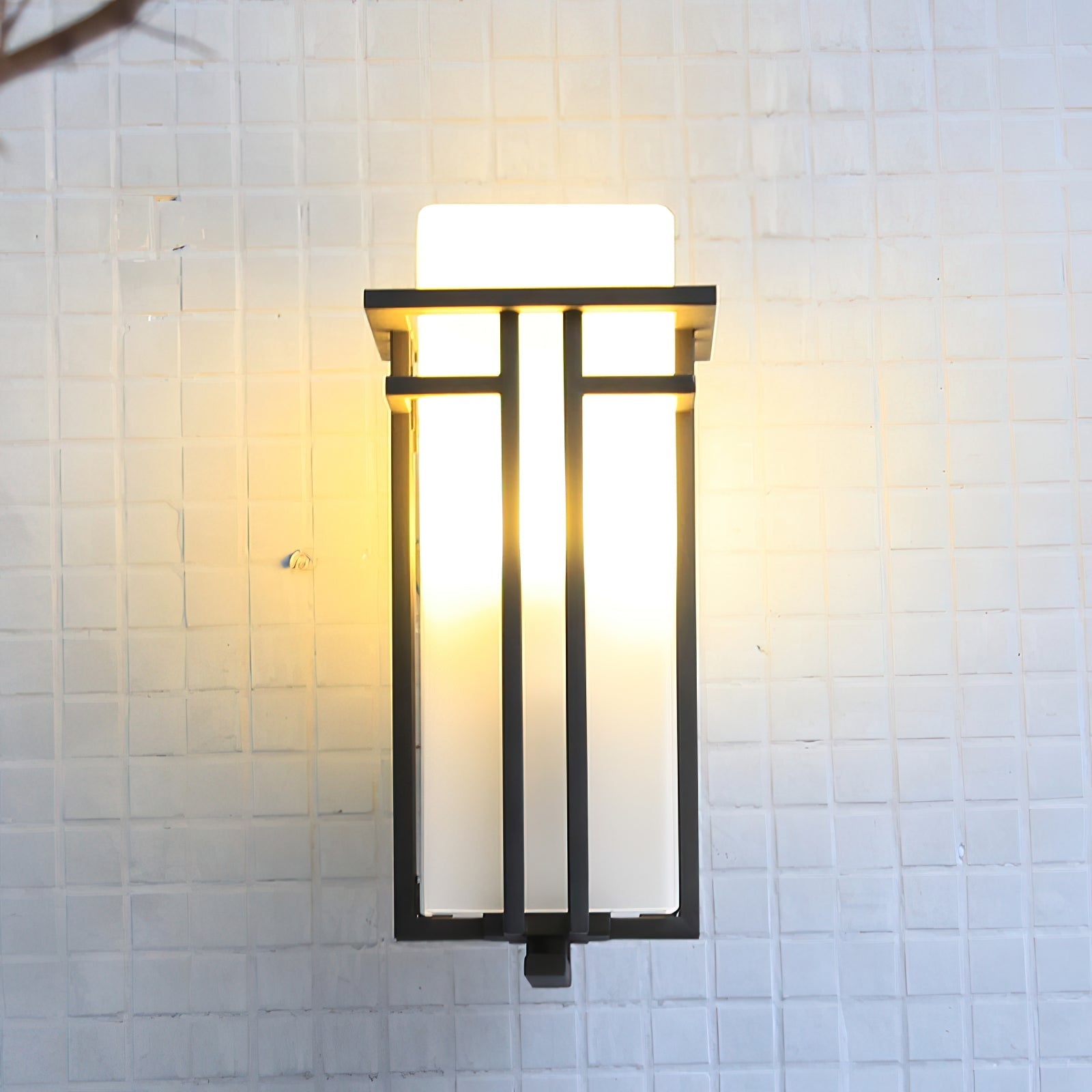 WOW Linden Outdoor Wall Lamp