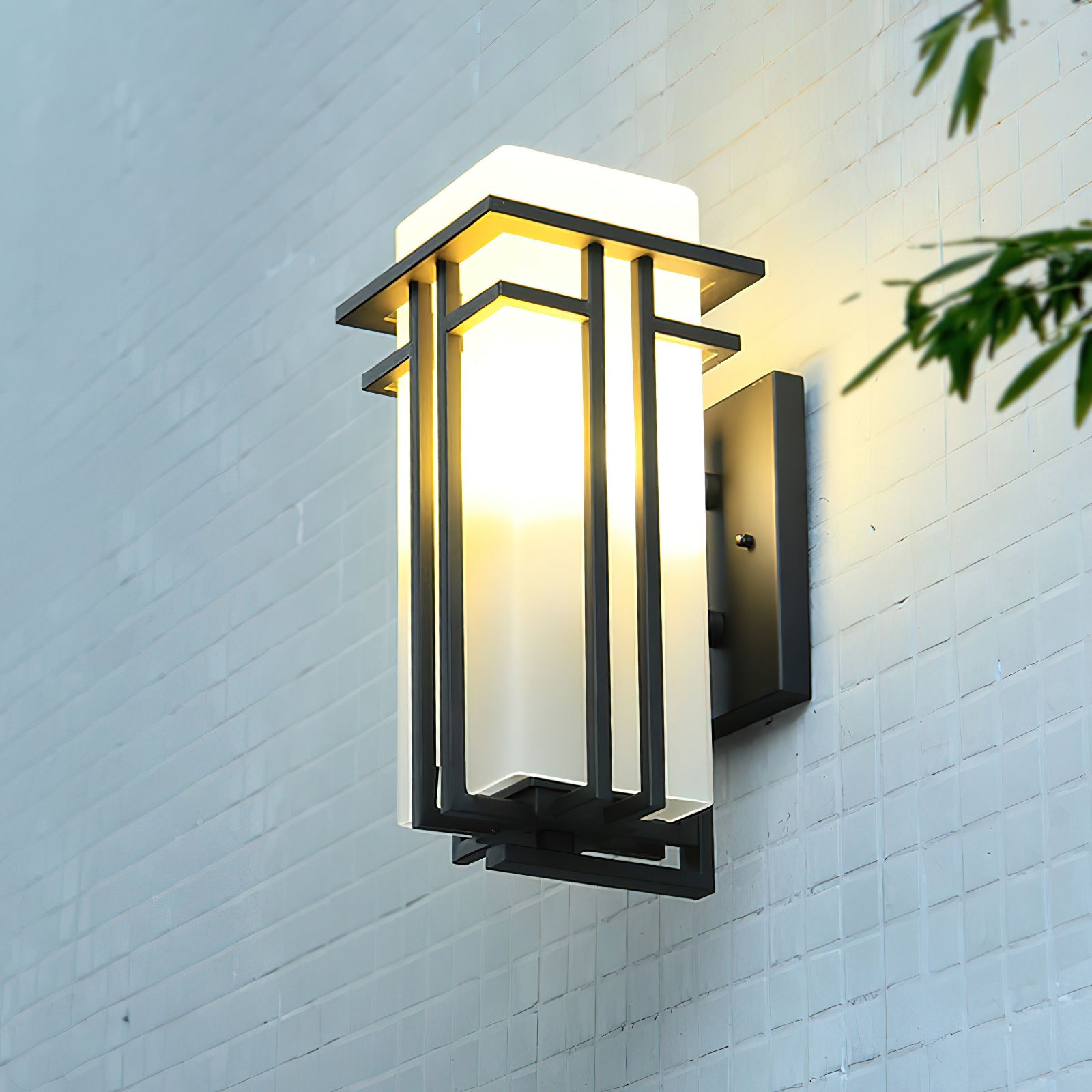 WOW Linden Outdoor Wall Lamp