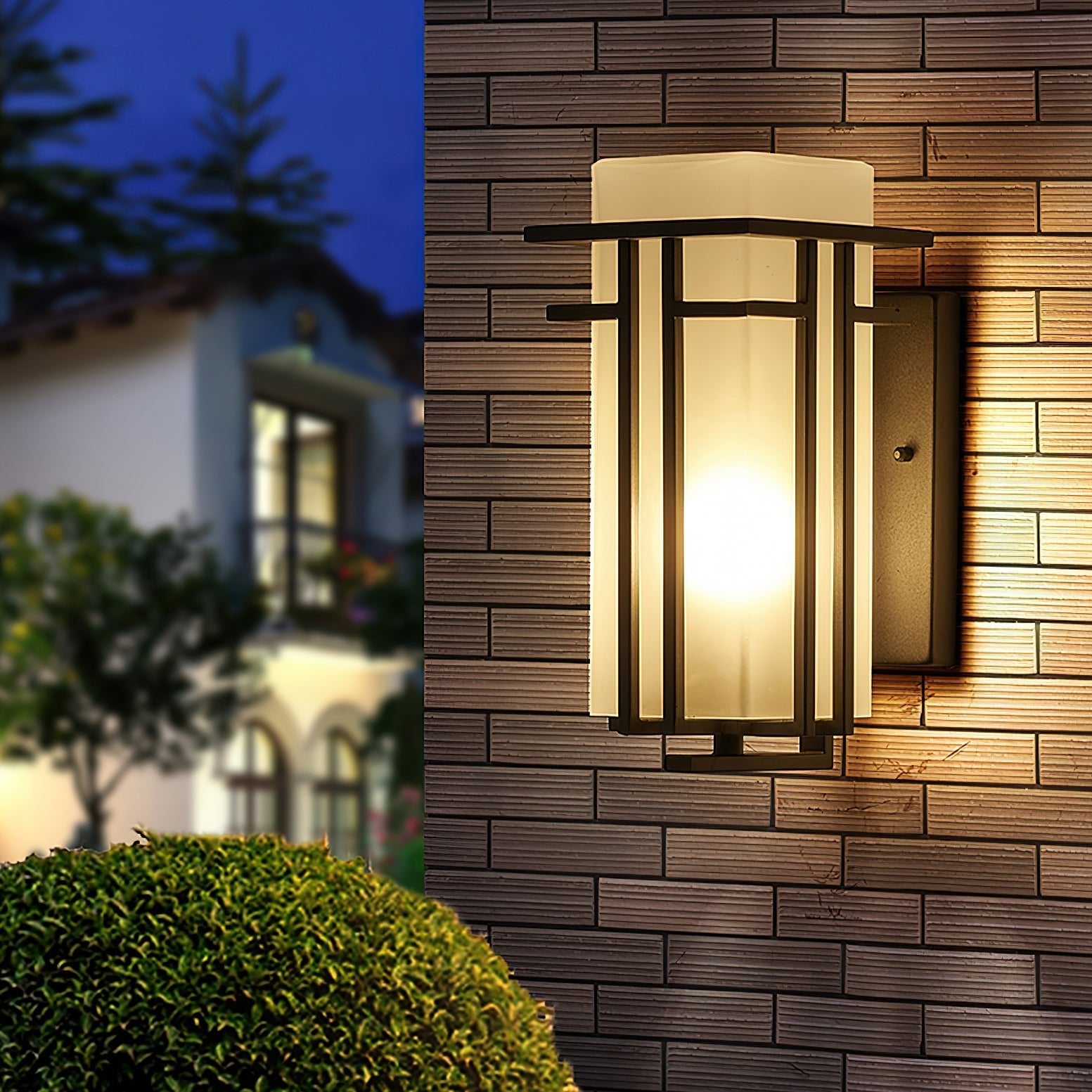 WOW Linden Outdoor Wall Lamp