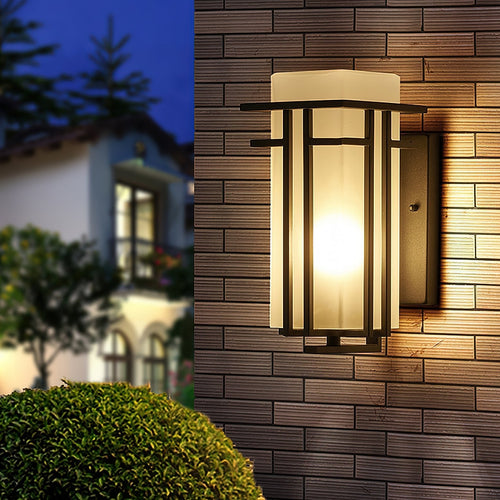 WOW Linden Outdoor Wall Lamp