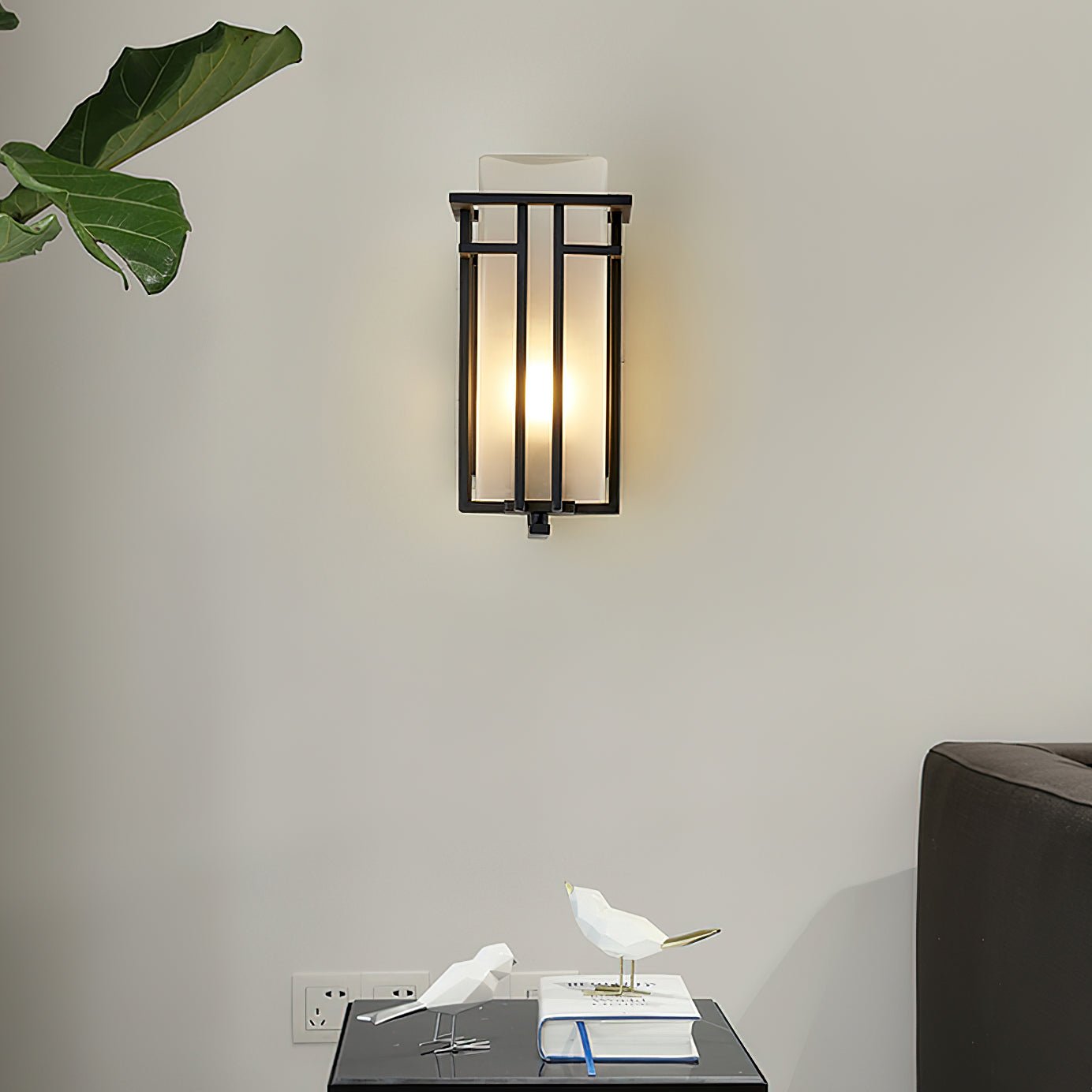 WOW Linden Outdoor Wall Lamp