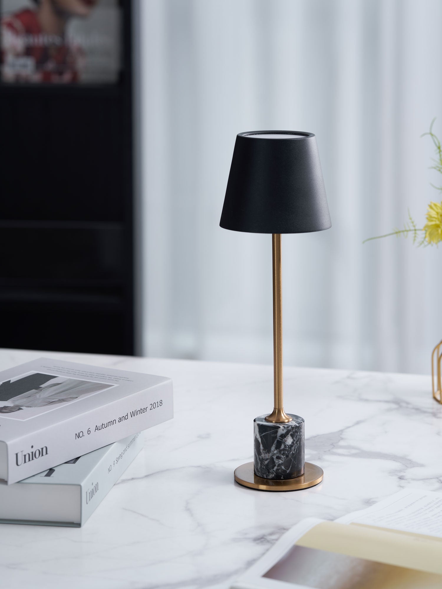 WOW Lirio Mini Marble Table Lamp