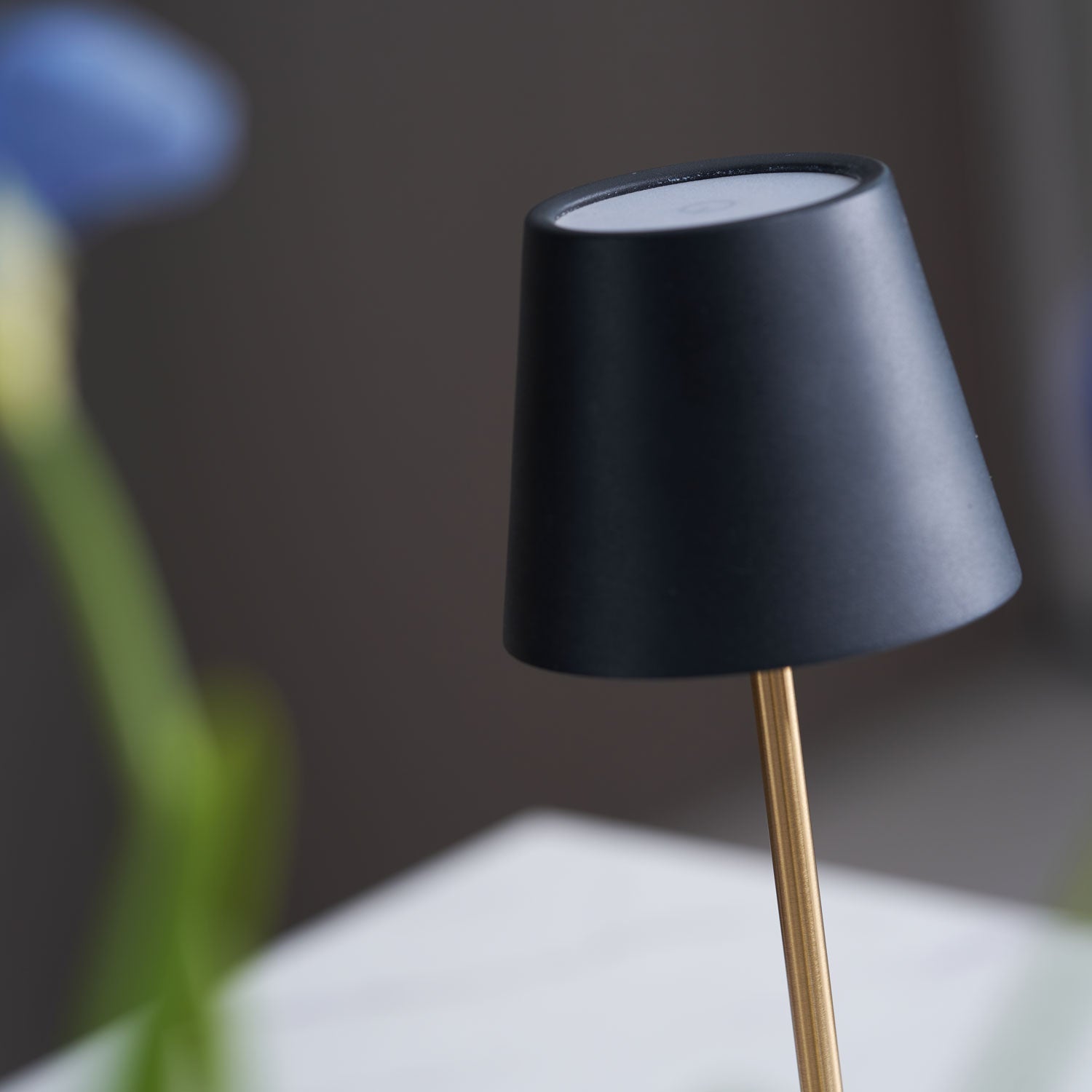 WOW Lirio Mini Marble Table Lamp