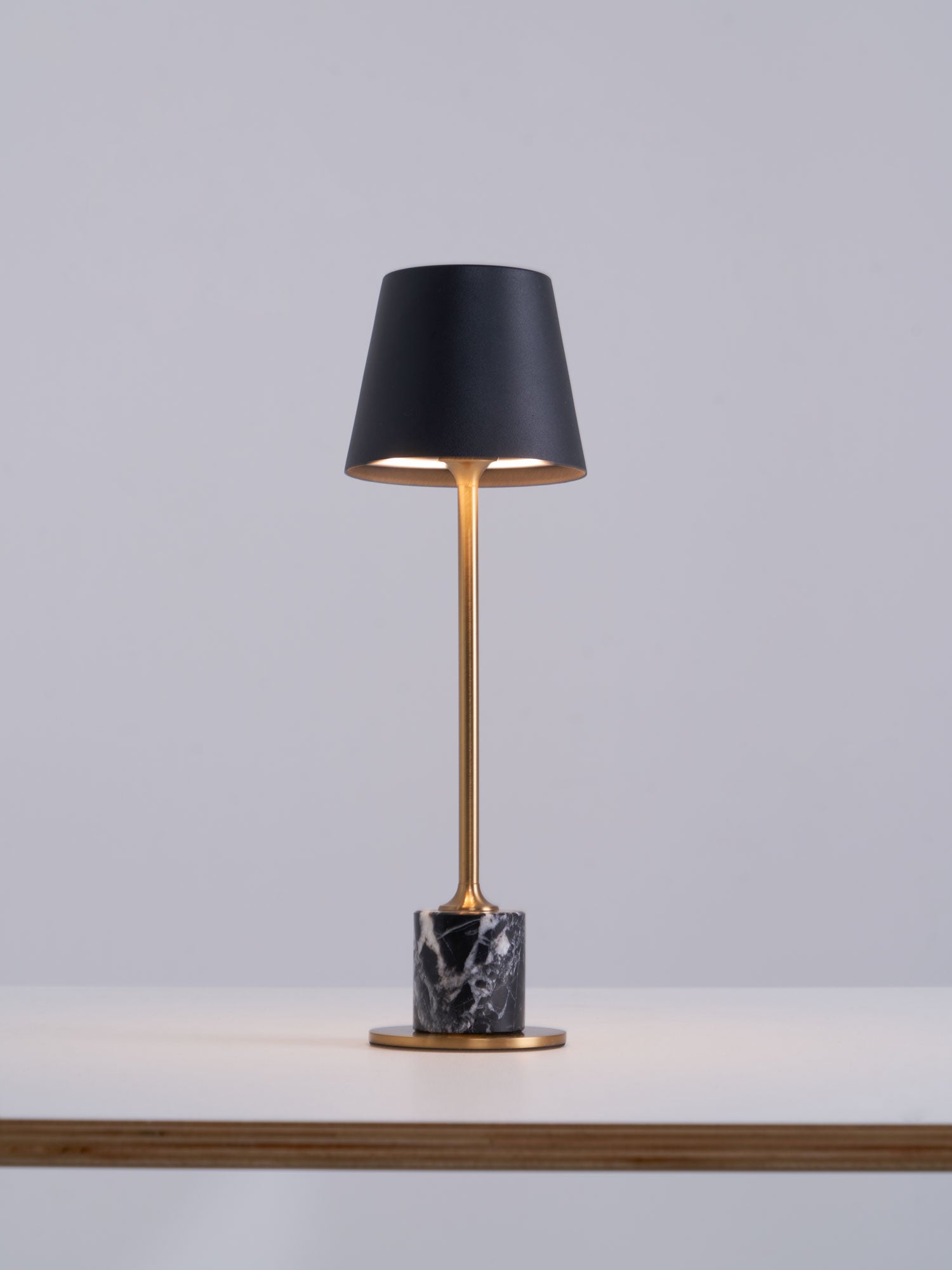 WOW Lirio Mini Marble Table Lamp