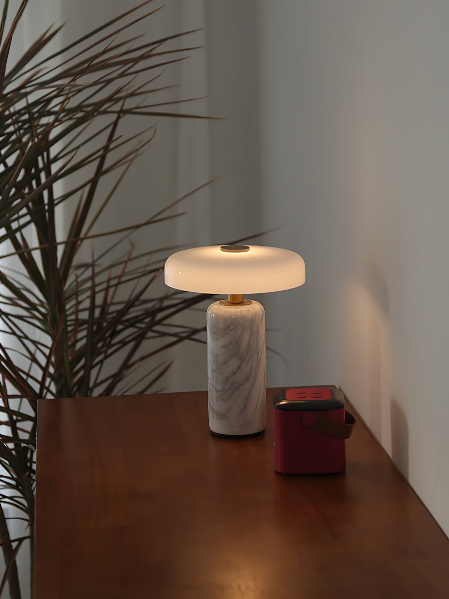 WOW Lunara Marble Table Lamp