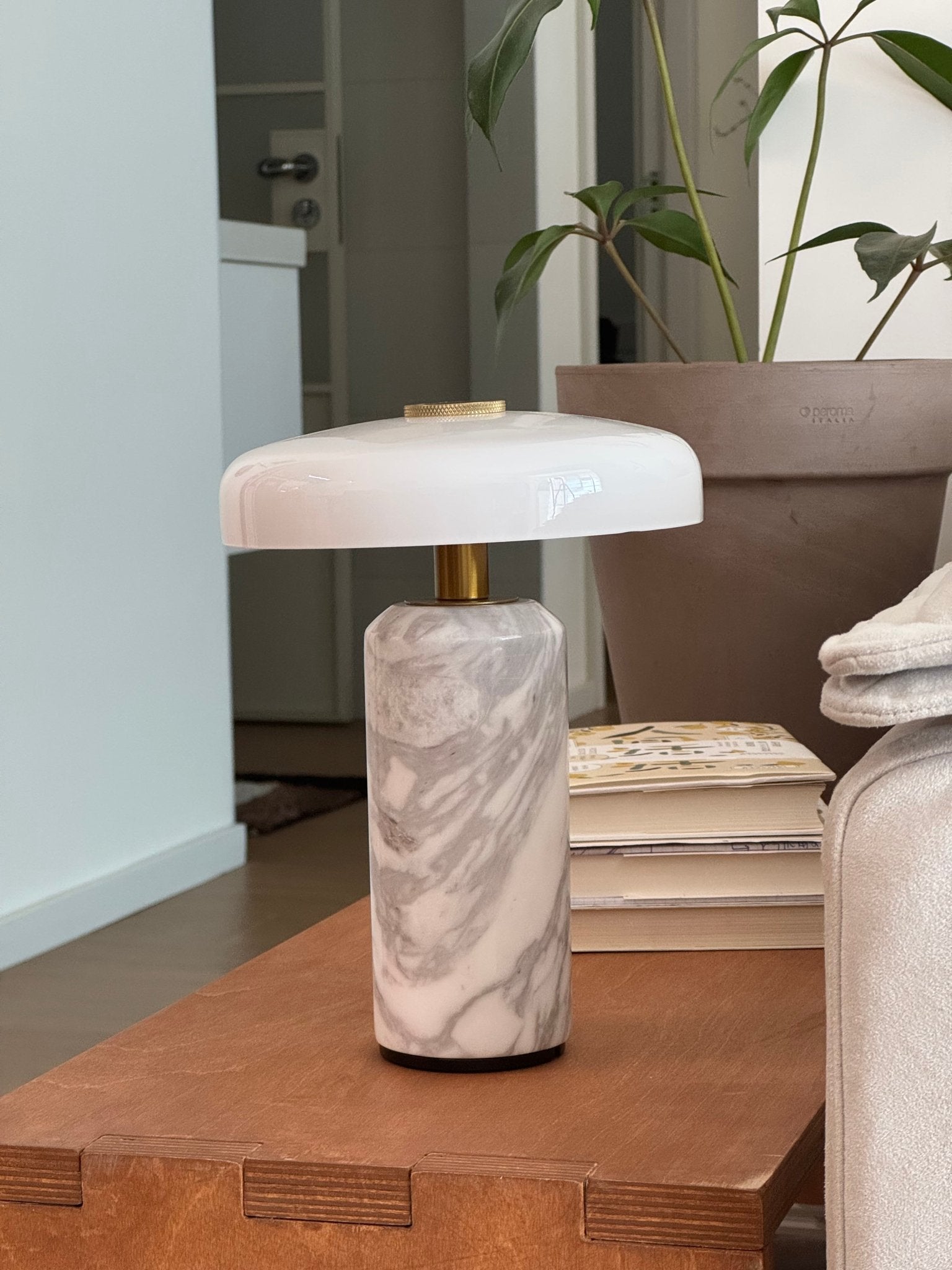 WOW Lunara Marble Table Lamp