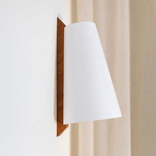 WOW Lupe Wall Lamp