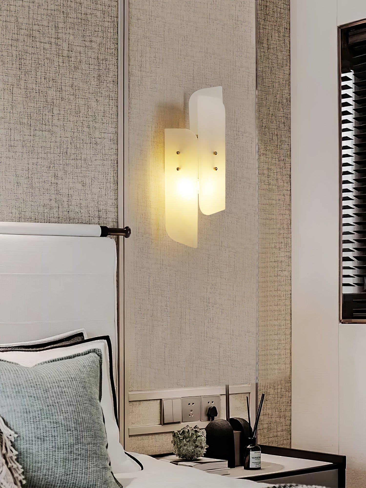 WOW Megalith Alabaster Wall Light
