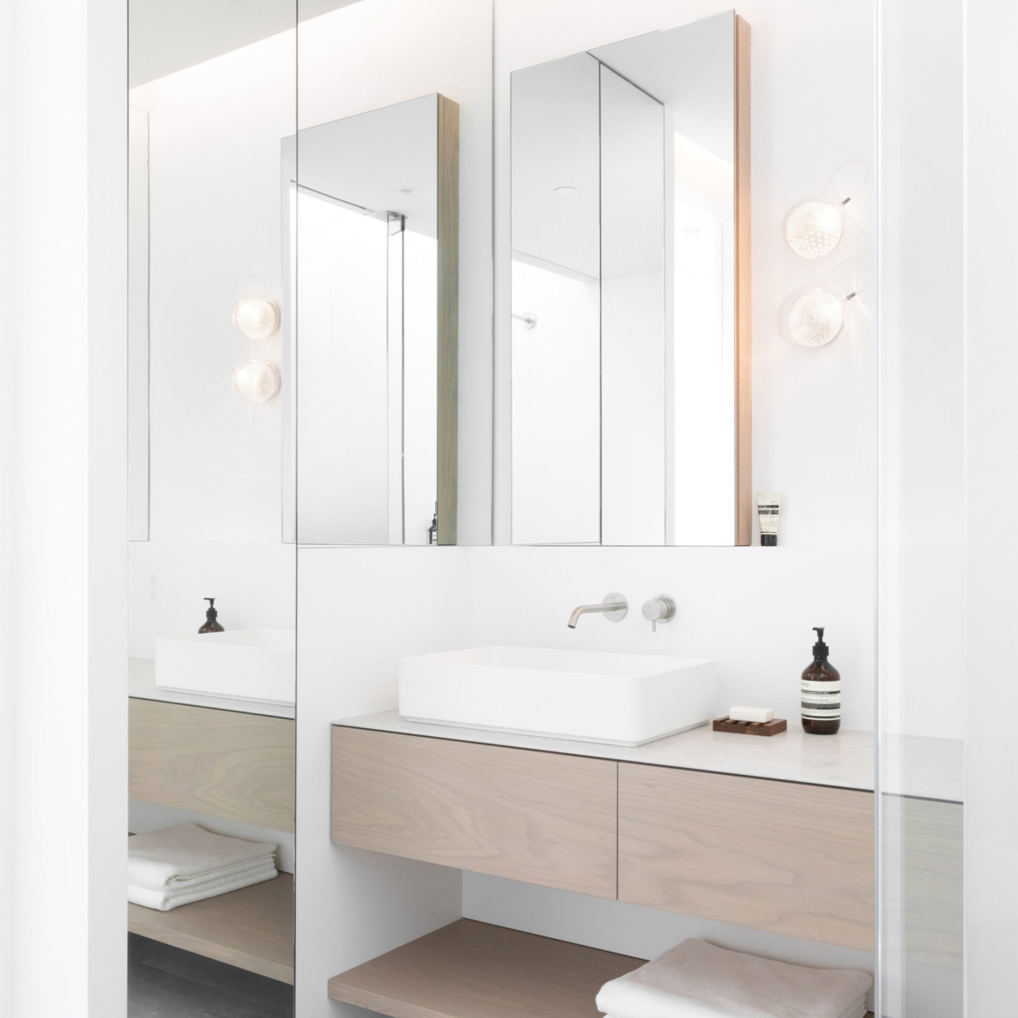 WOW Mesh Glass Wall Lamp