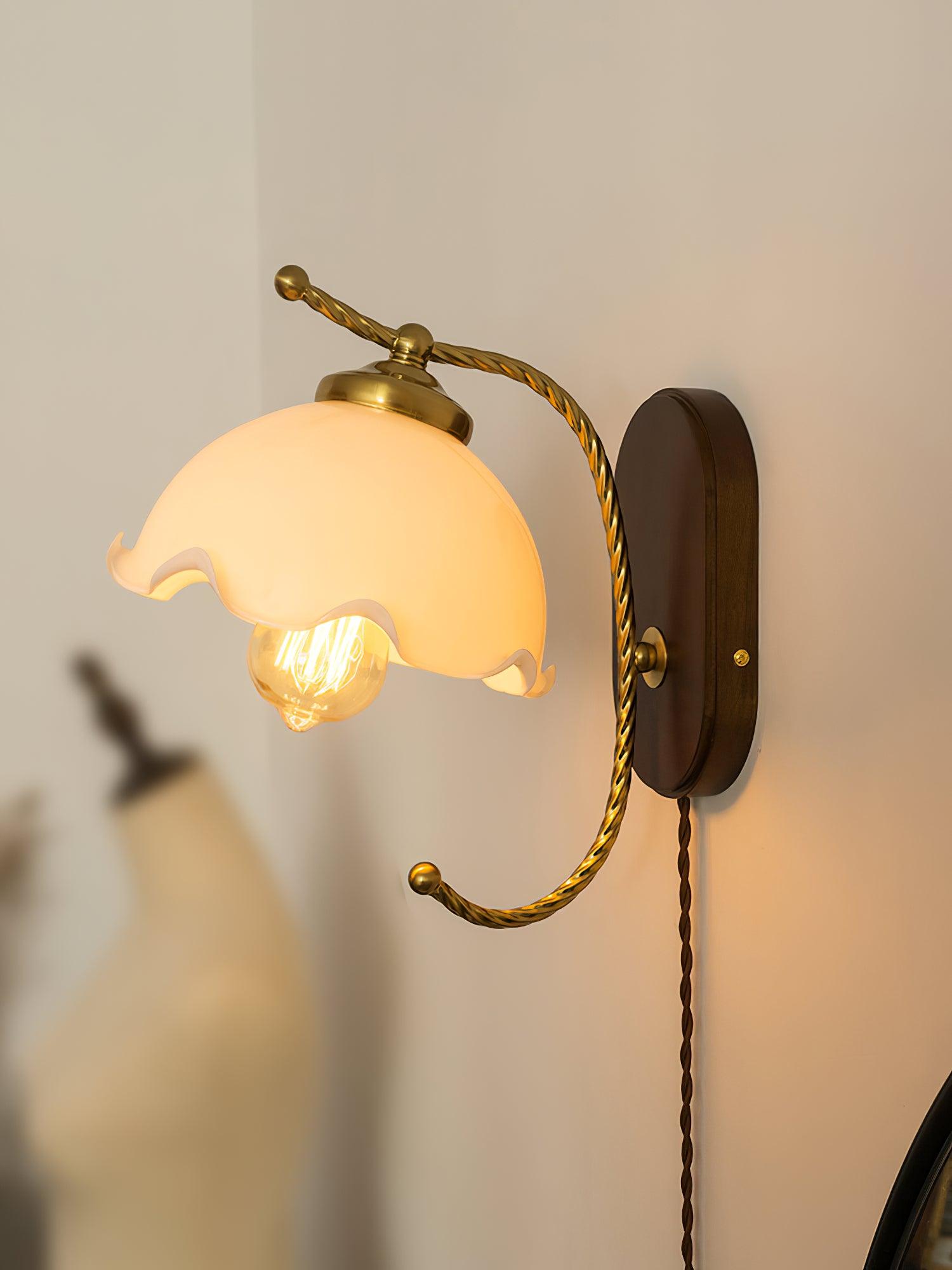 WOW Milky Flower Wall Light