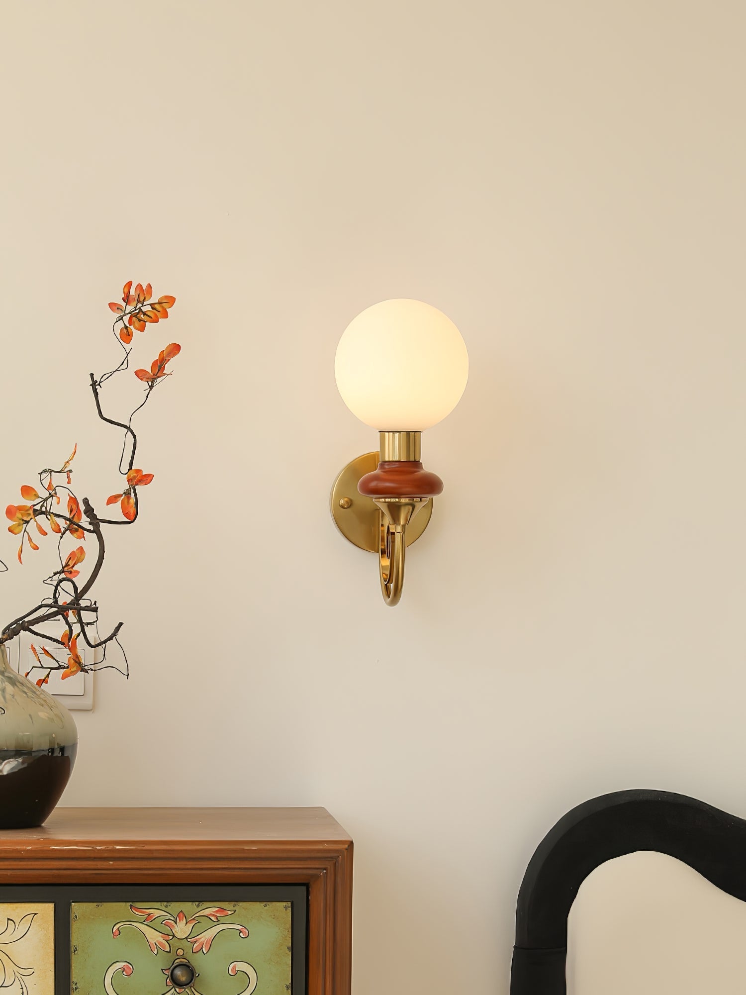 WOW Onyx Wall Lamp