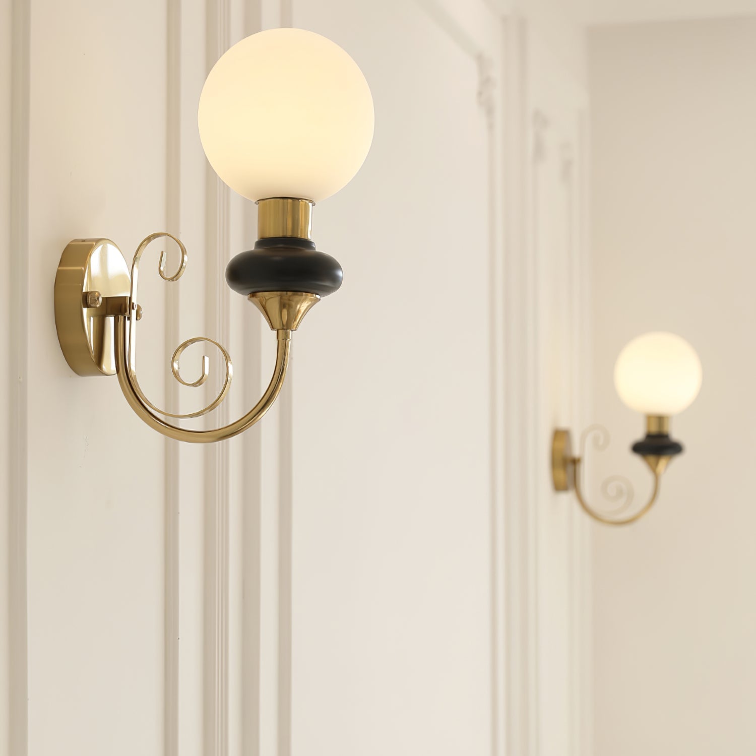 WOW Onyx Wall Lamp