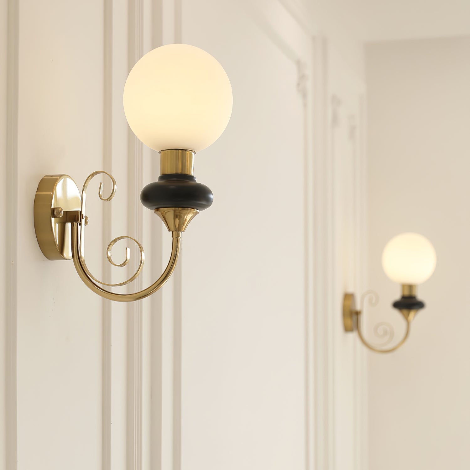 WOW Onyx Wall Lamp